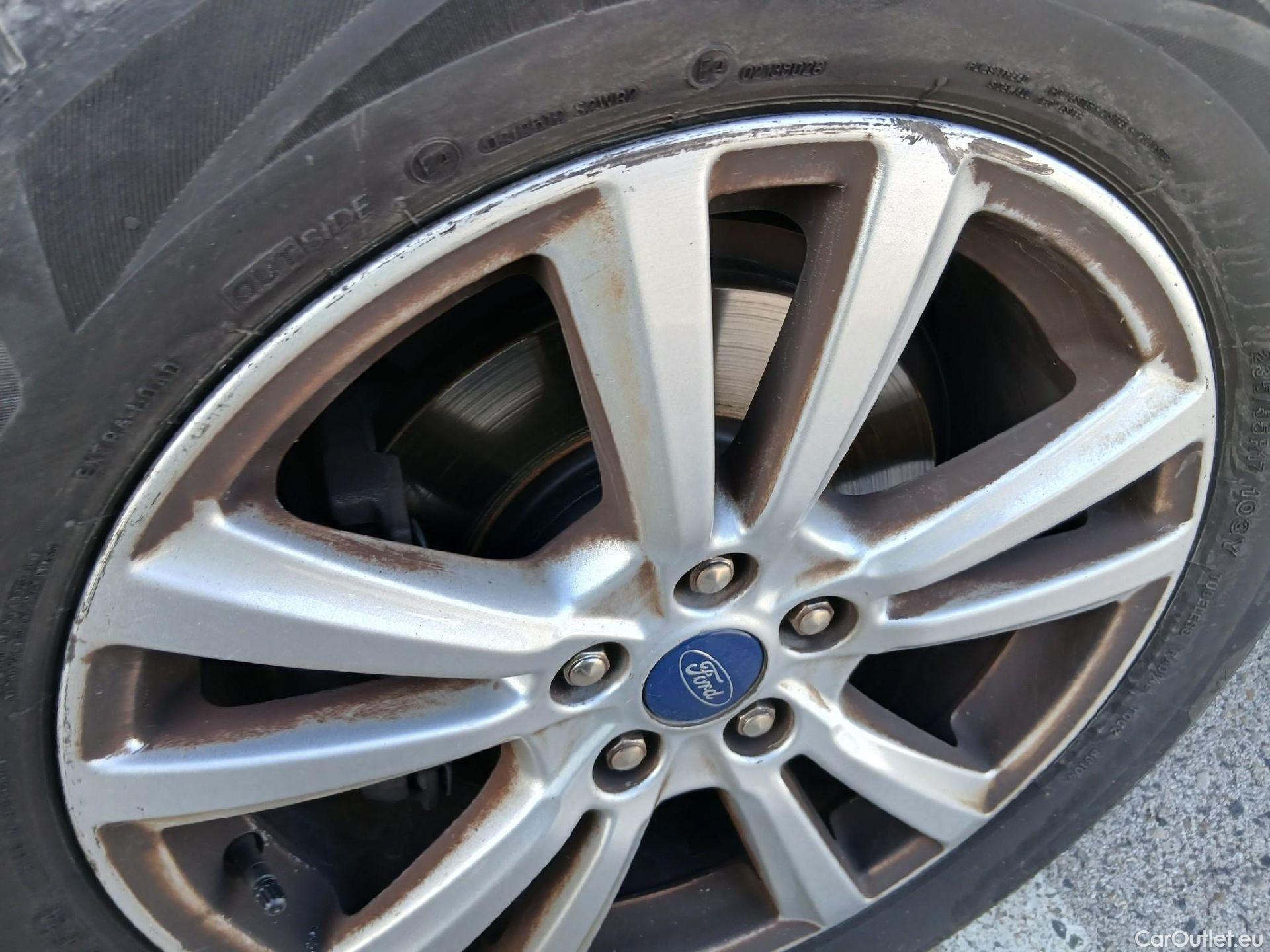  Ford  Kuga FORD  / 2016 / 5P / todoterreno 1.5 EcoBoost 88kW 4x2 Trend+ (CX) #1