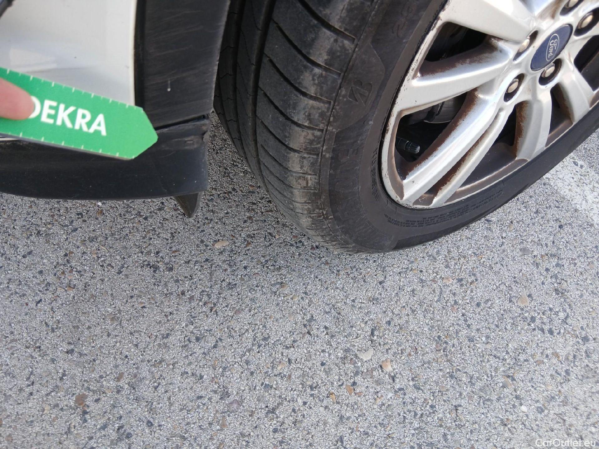  Ford  Kuga FORD  / 2016 / 5P / todoterreno 1.5 EcoBoost 88kW 4x2 Trend+ (CX) #12