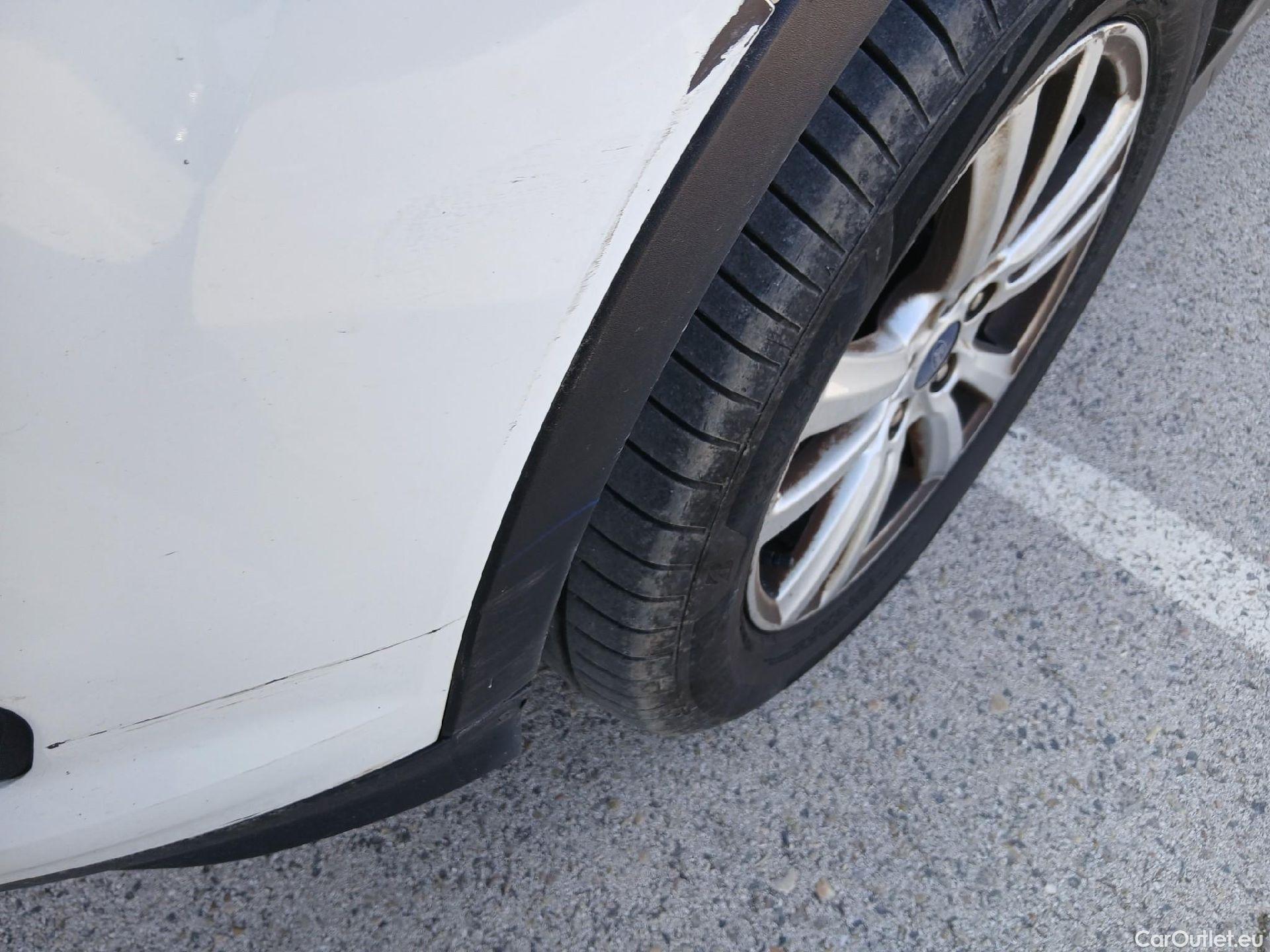  Ford  Kuga FORD  / 2016 / 5P / todoterreno 1.5 EcoBoost 88kW 4x2 Trend+ (CX) #15