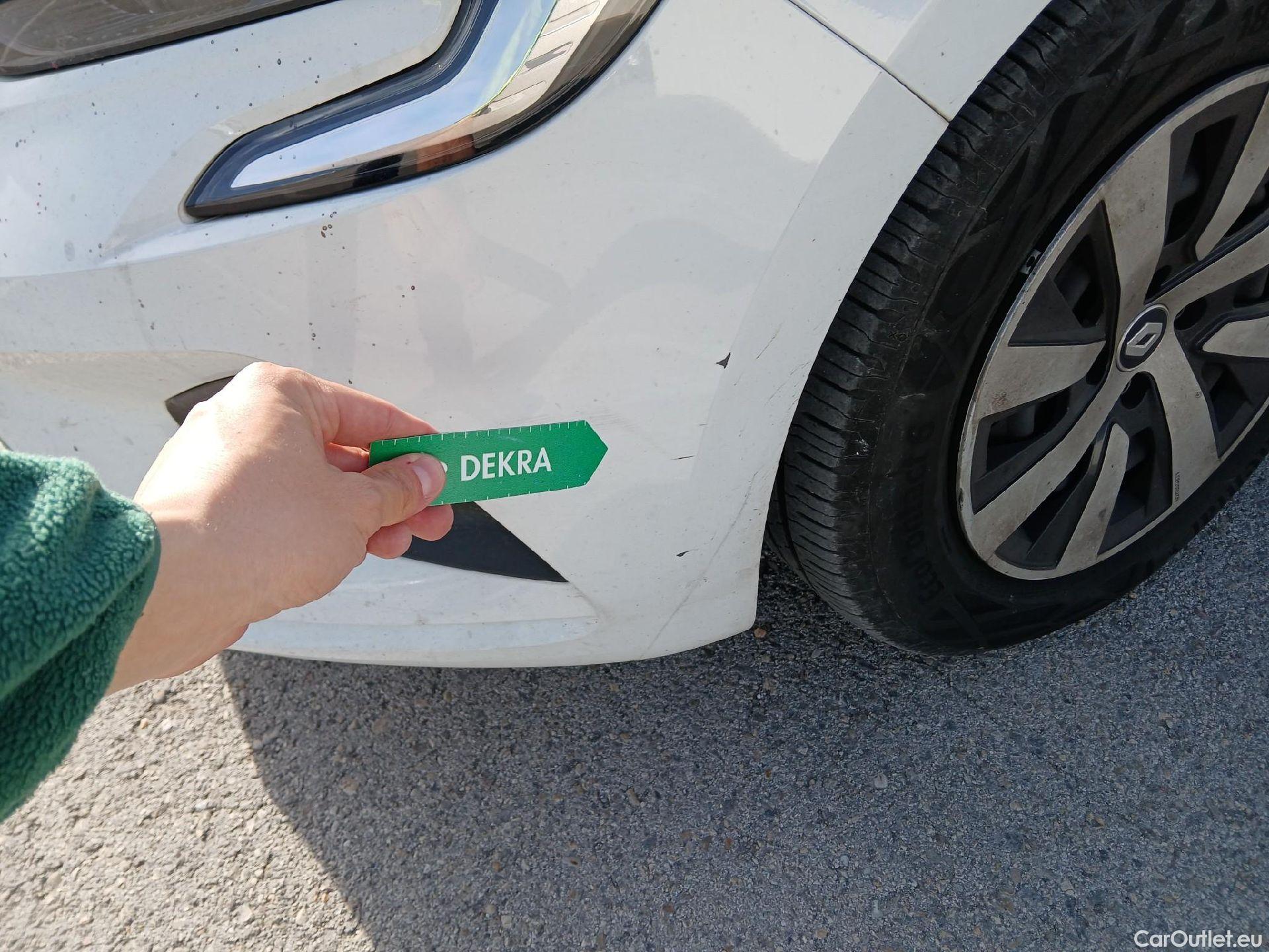  Renault  Clio RENAULT  / 2019 / 5P / berlina con portón Equilibre Blue dCi 74kW (100CV) #2