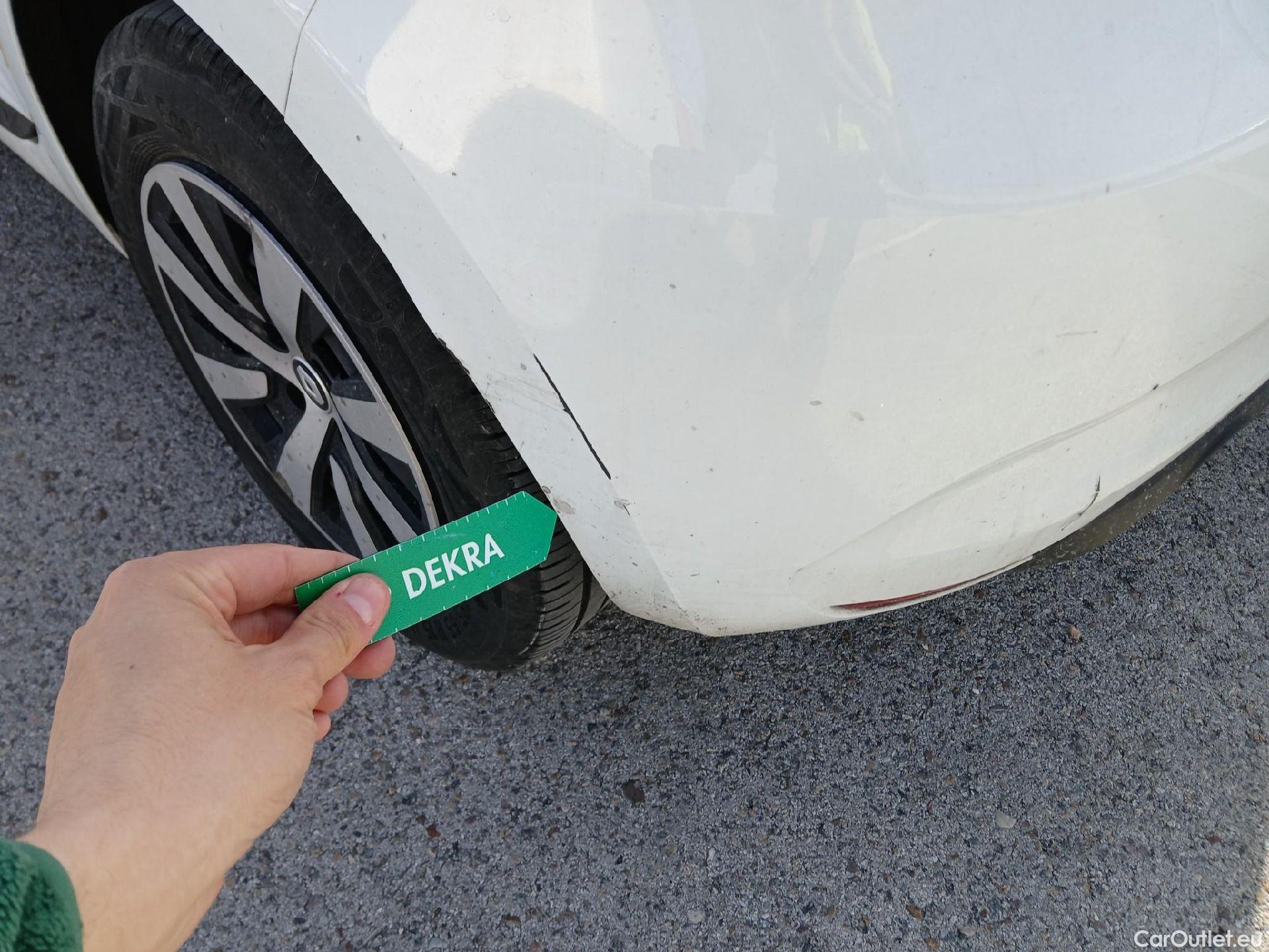  Renault  Clio RENAULT  / 2019 / 5P / berlina con portón Equilibre Blue dCi 74kW (100CV) #15