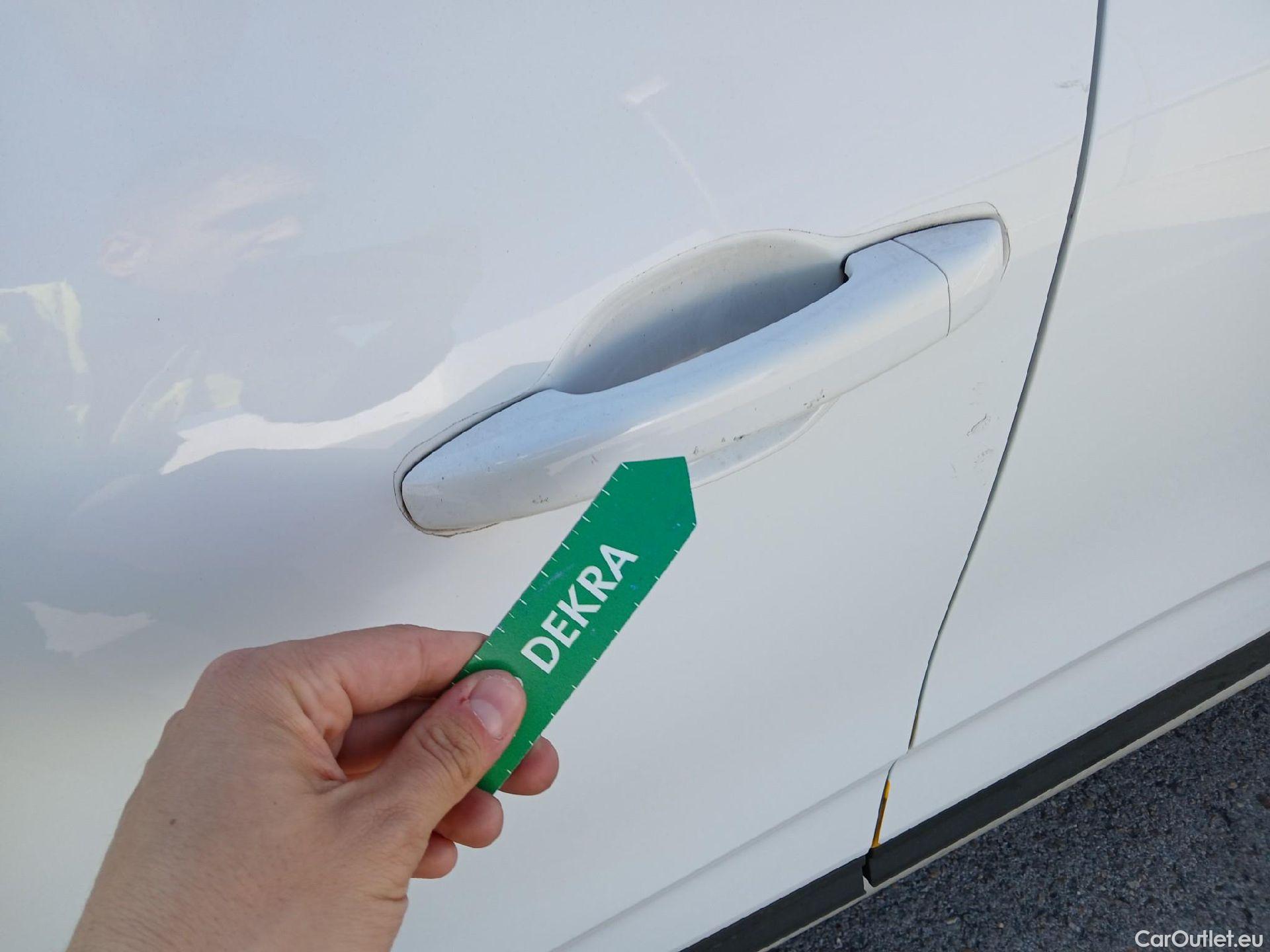  Renault  Clio RENAULT  / 2019 / 5P / berlina con portón Equilibre Blue dCi 74kW (100CV) #11