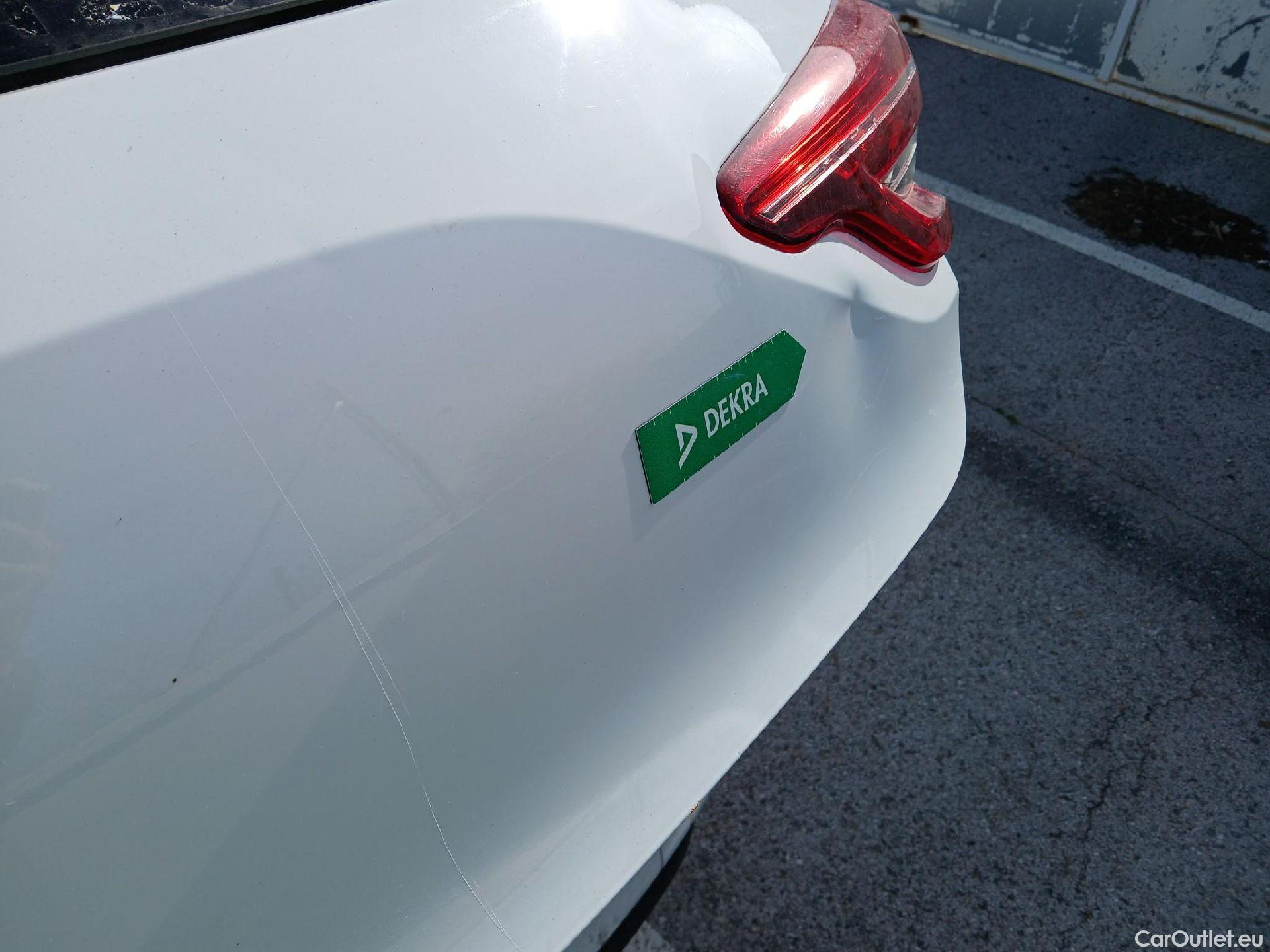  Renault  Clio RENAULT  / 2019 / 5P / berlina con portón Equilibre Blue dCi 74kW (100CV) #23