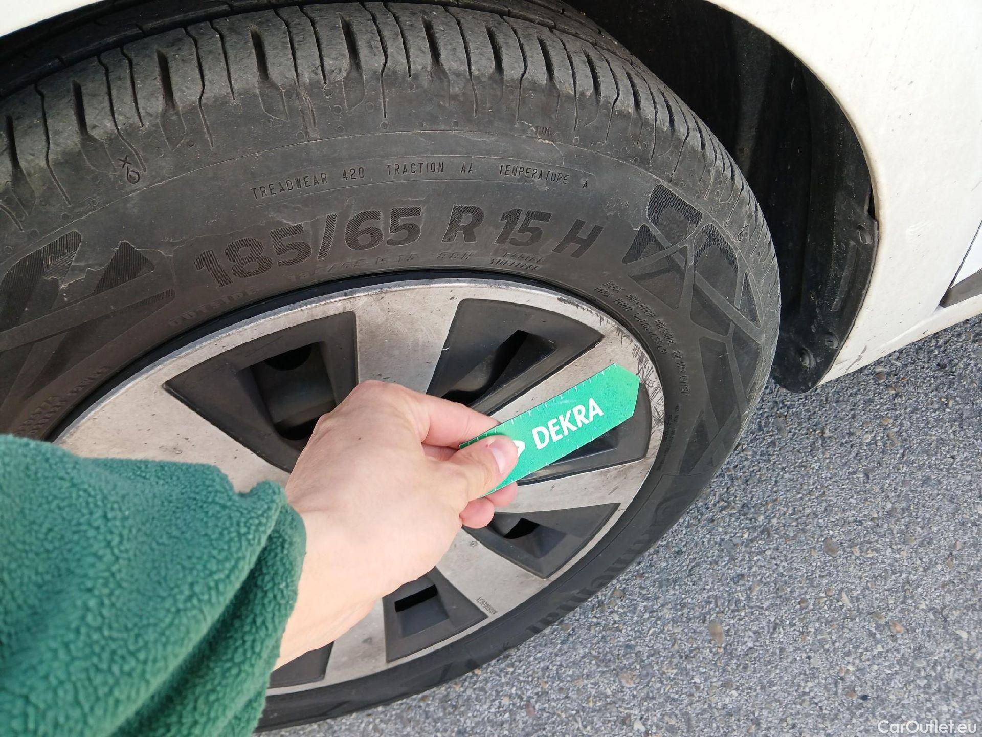  Renault  Clio RENAULT  / 2019 / 5P / berlina con portón Equilibre Blue dCi 74kW (100CV) #7