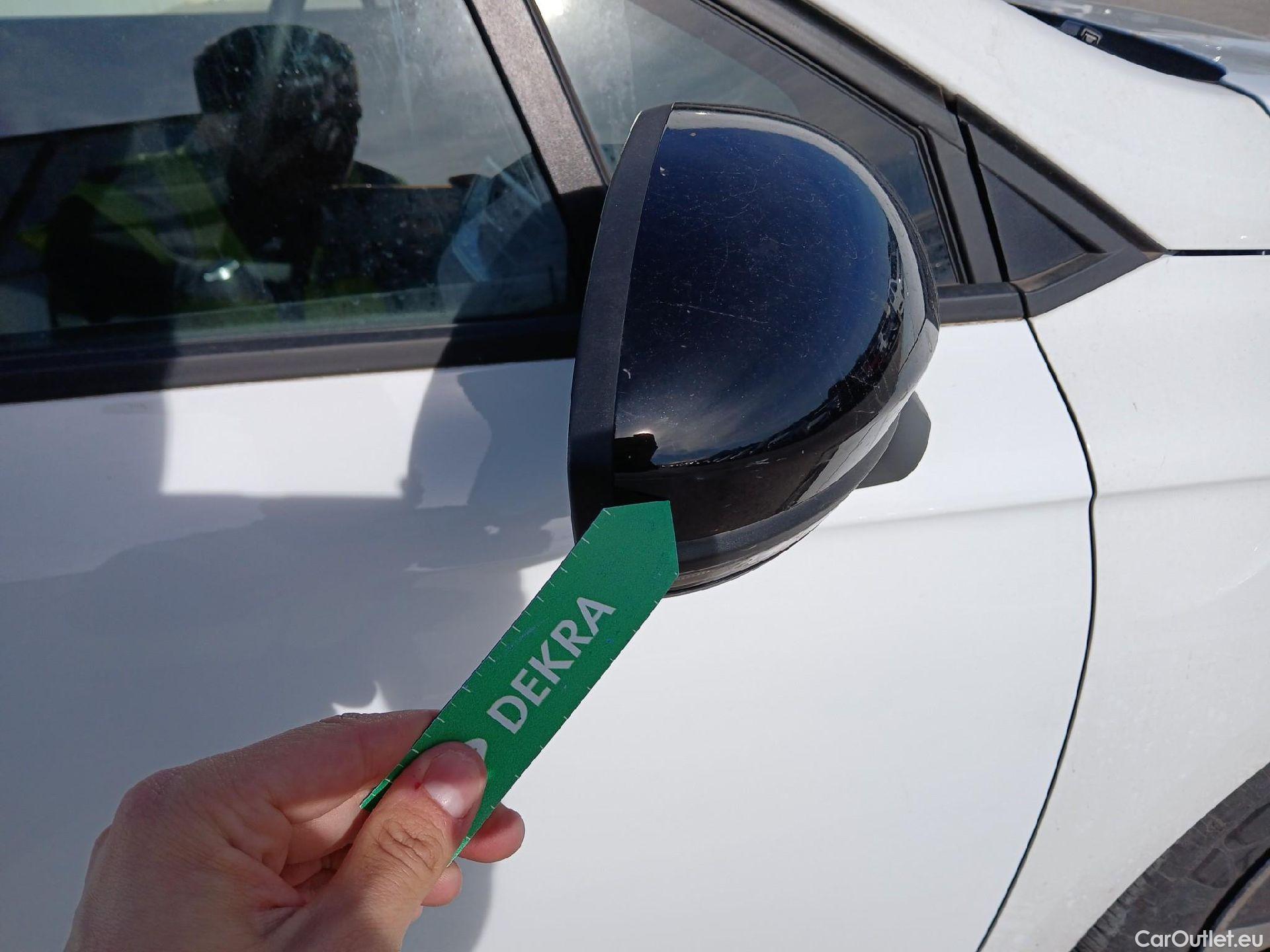  Renault  Clio RENAULT  / 2019 / 5P / berlina con portón Equilibre Blue dCi 74kW (100CV) #29