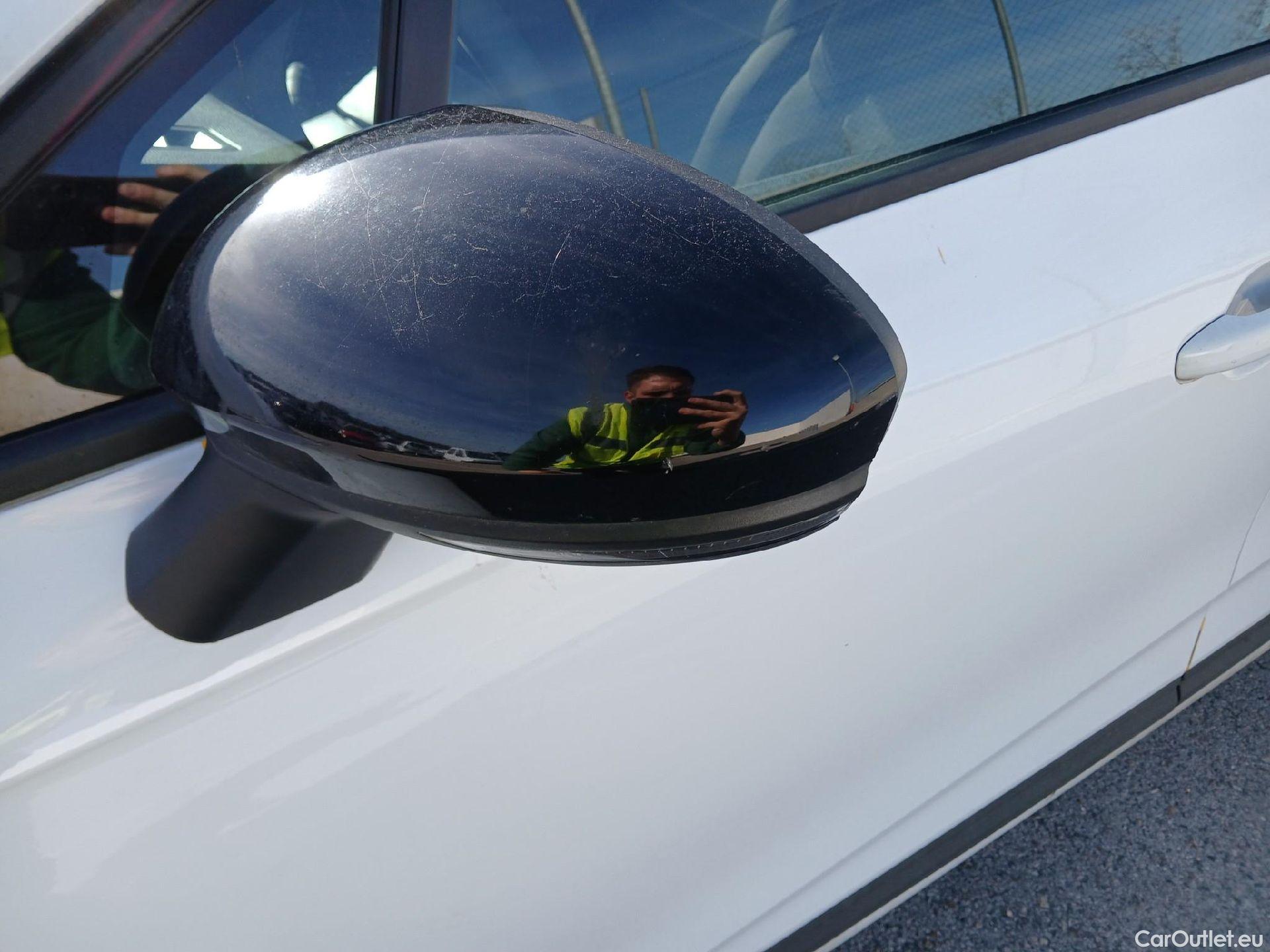  Renault  Clio RENAULT  / 2019 / 5P / berlina con portón Equilibre Blue dCi 74kW (100CV) #9