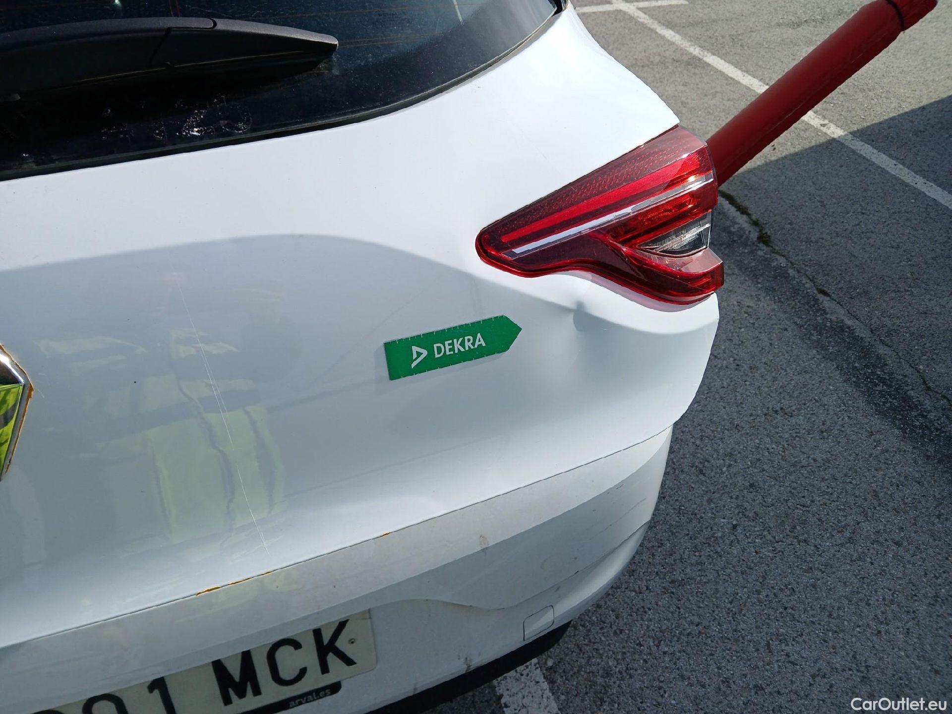  Renault  Clio RENAULT  / 2019 / 5P / berlina con portón Equilibre Blue dCi 74kW (100CV) #25