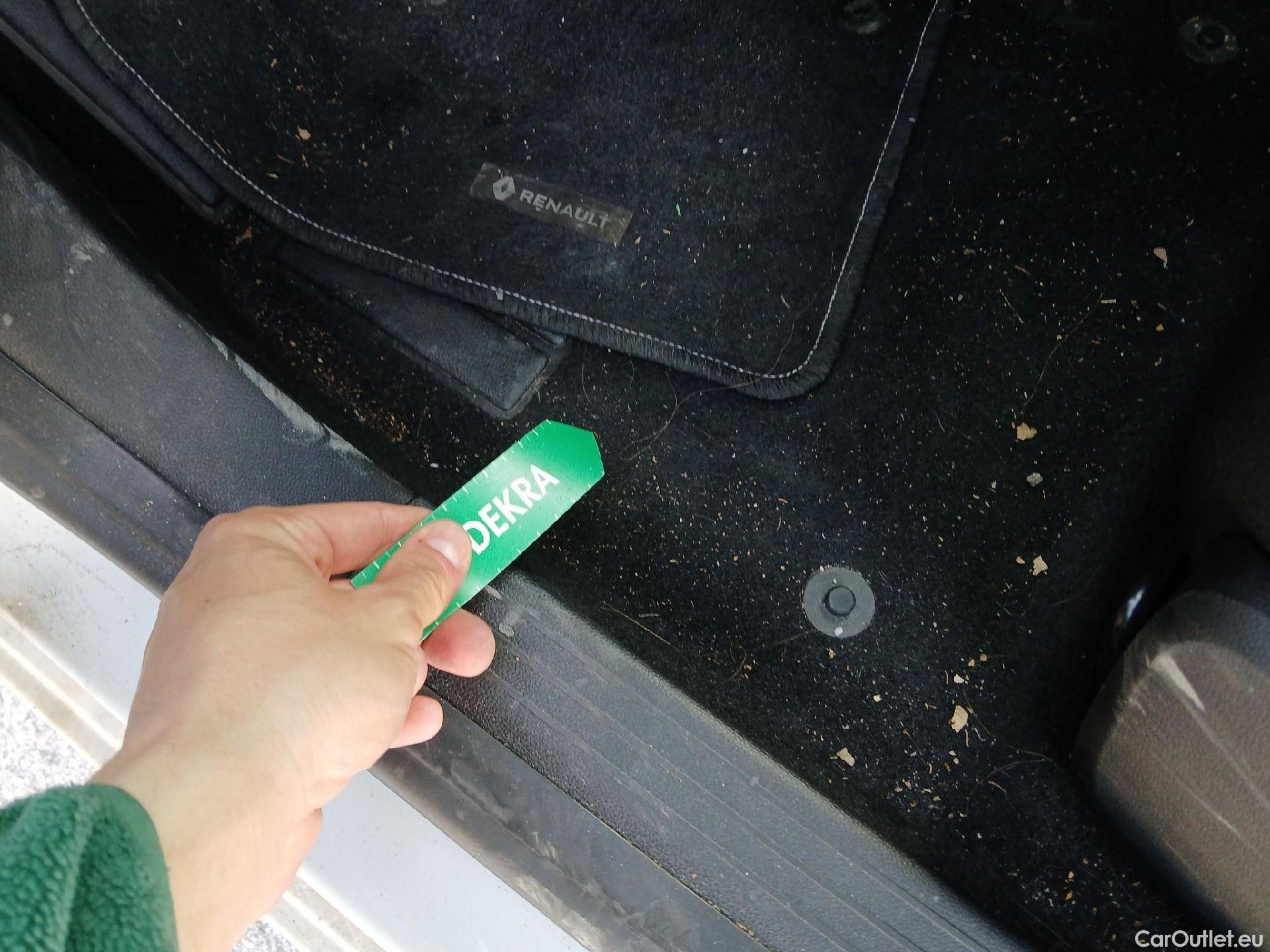  Renault  Clio RENAULT  / 2019 / 5P / berlina con portón Equilibre Blue dCi 74kW (100CV) #19