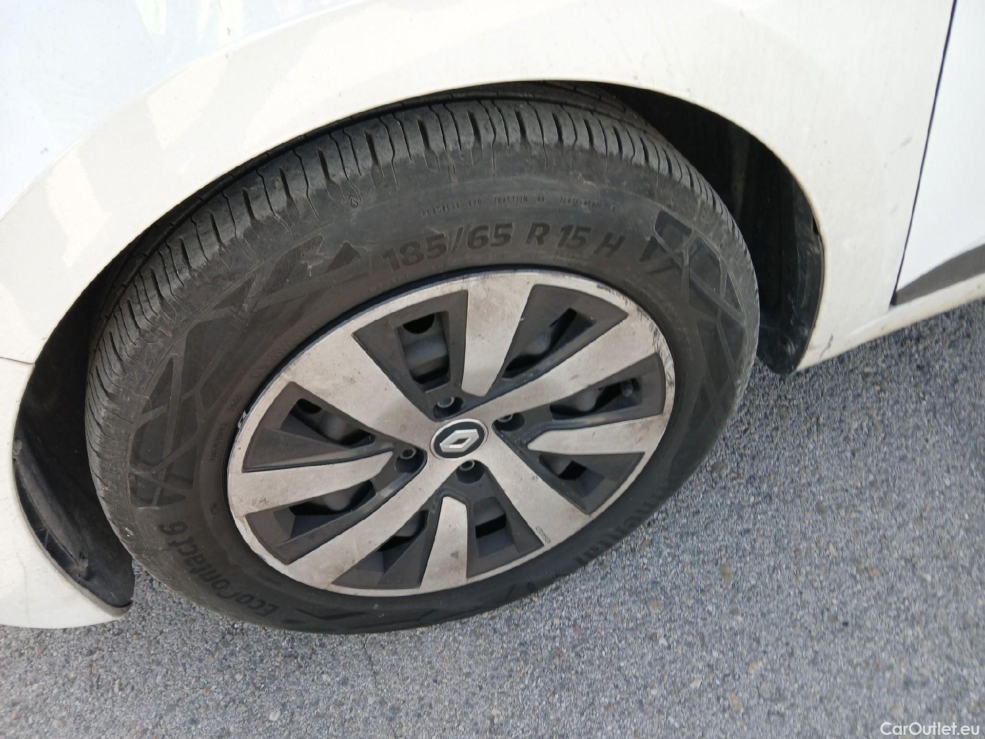  Renault  Clio RENAULT  / 2019 / 5P / berlina con portón Equilibre Blue dCi 74kW (100CV) #6