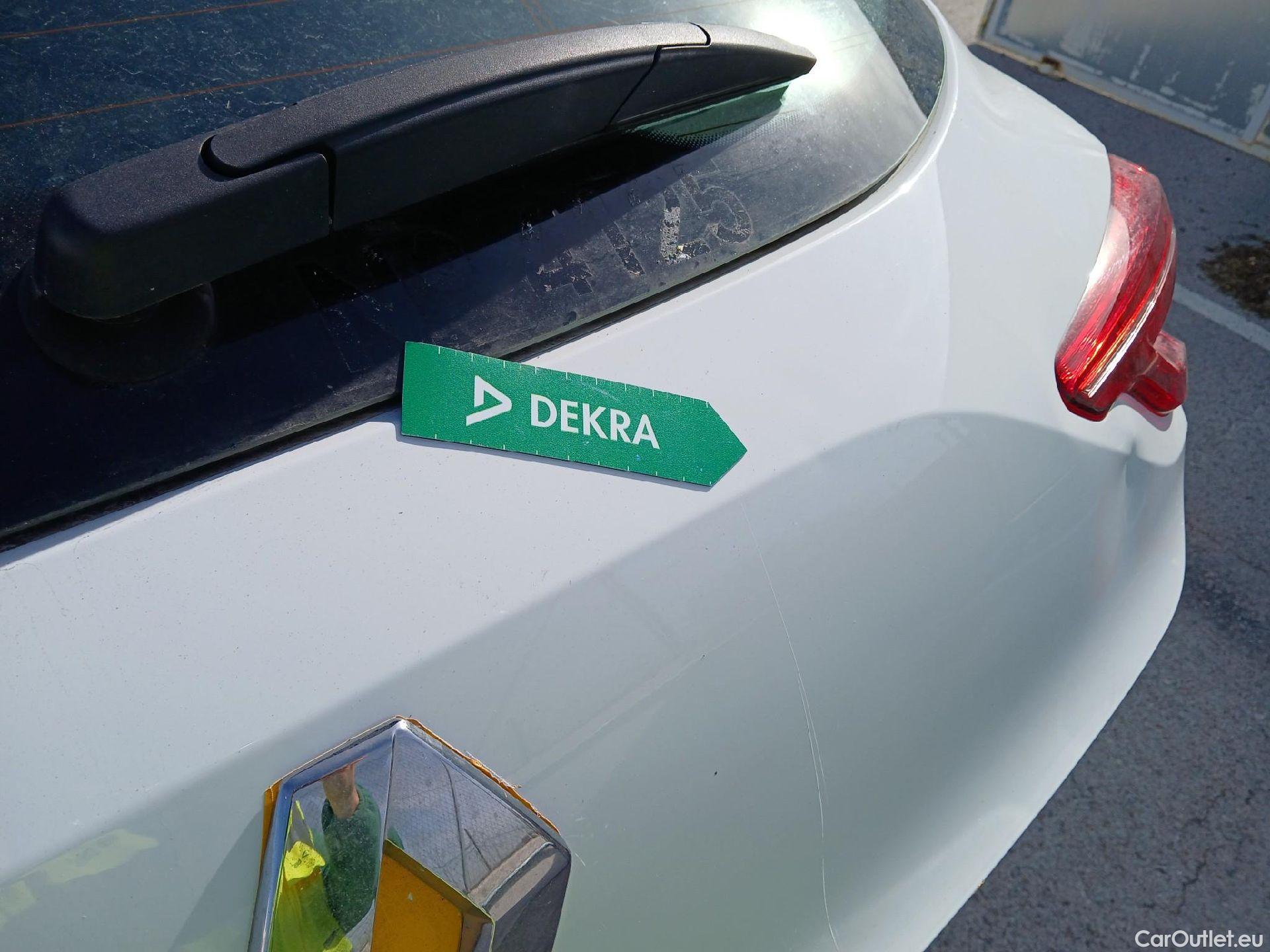  Renault  Clio RENAULT  / 2019 / 5P / berlina con portón Equilibre Blue dCi 74kW (100CV) #24