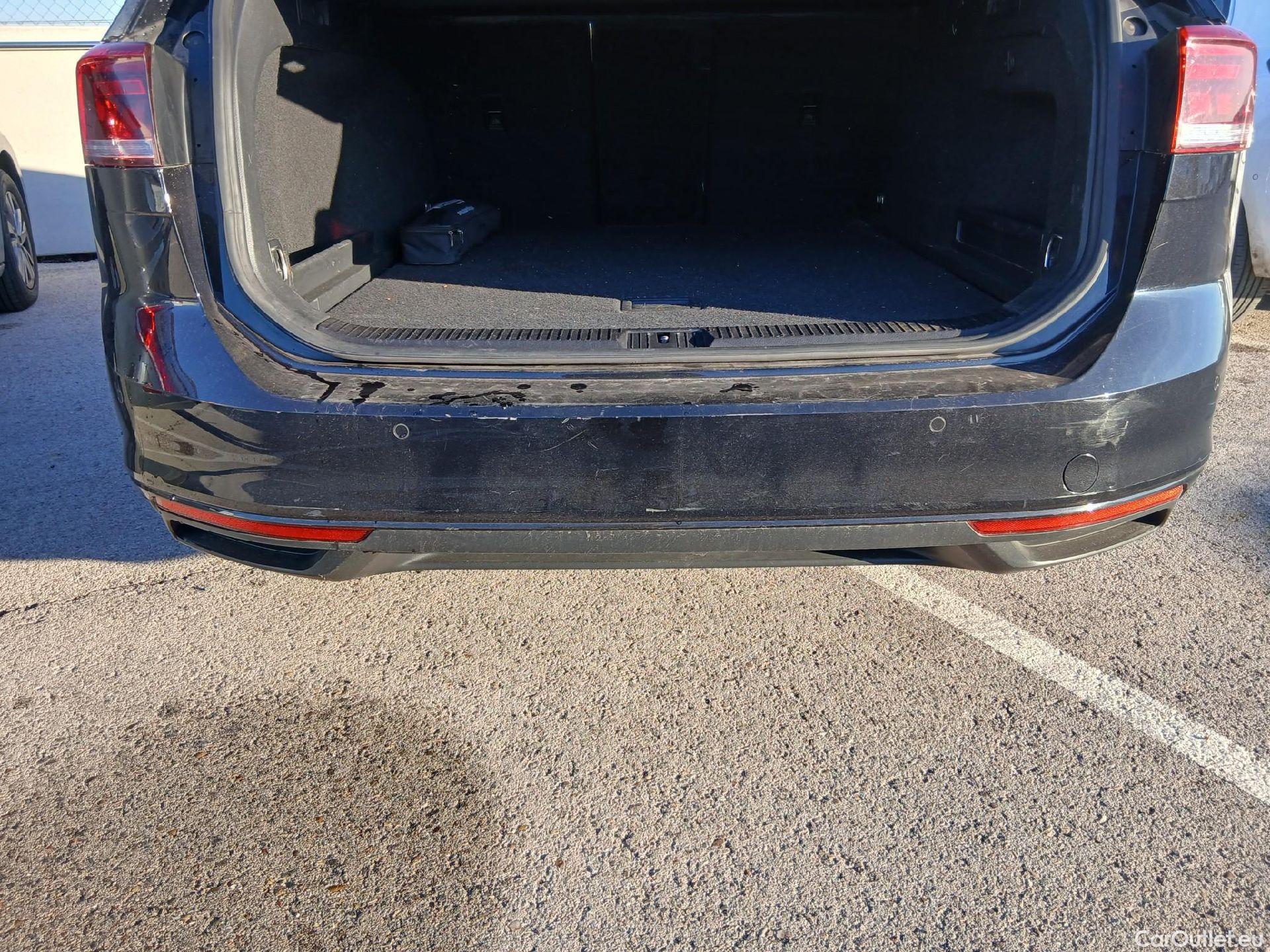  Volkswagen  Passat VOLKSWAGEN  / 2019 / 5P / familiar Variant Executive 2.0 TDI 110kW DSG #27