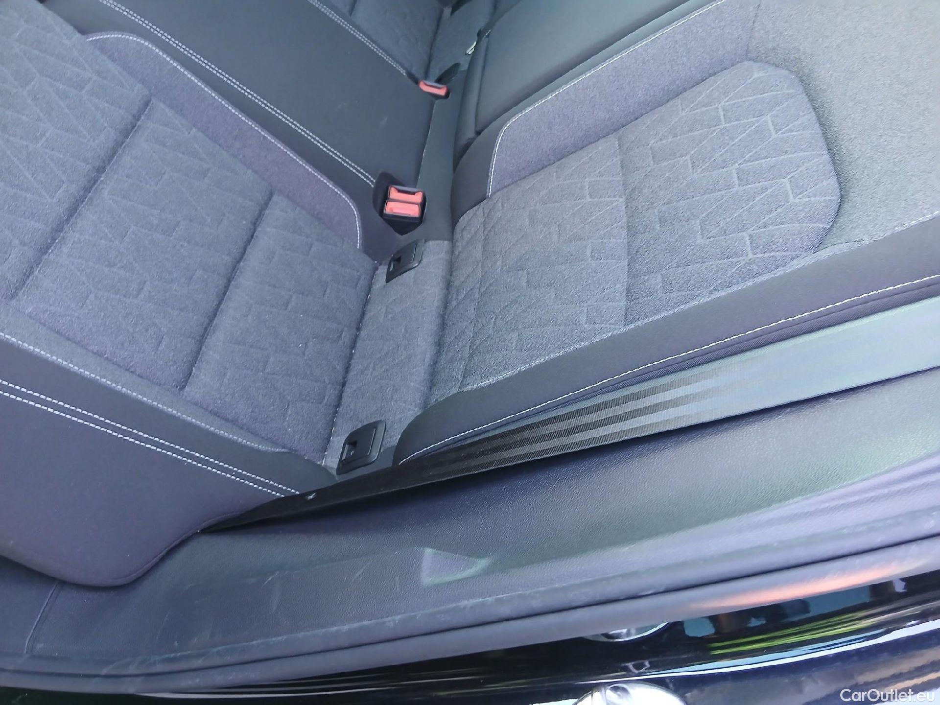  Volkswagen  Passat VOLKSWAGEN  / 2019 / 5P / familiar Variant Executive 2.0 TDI 110kW DSG #26