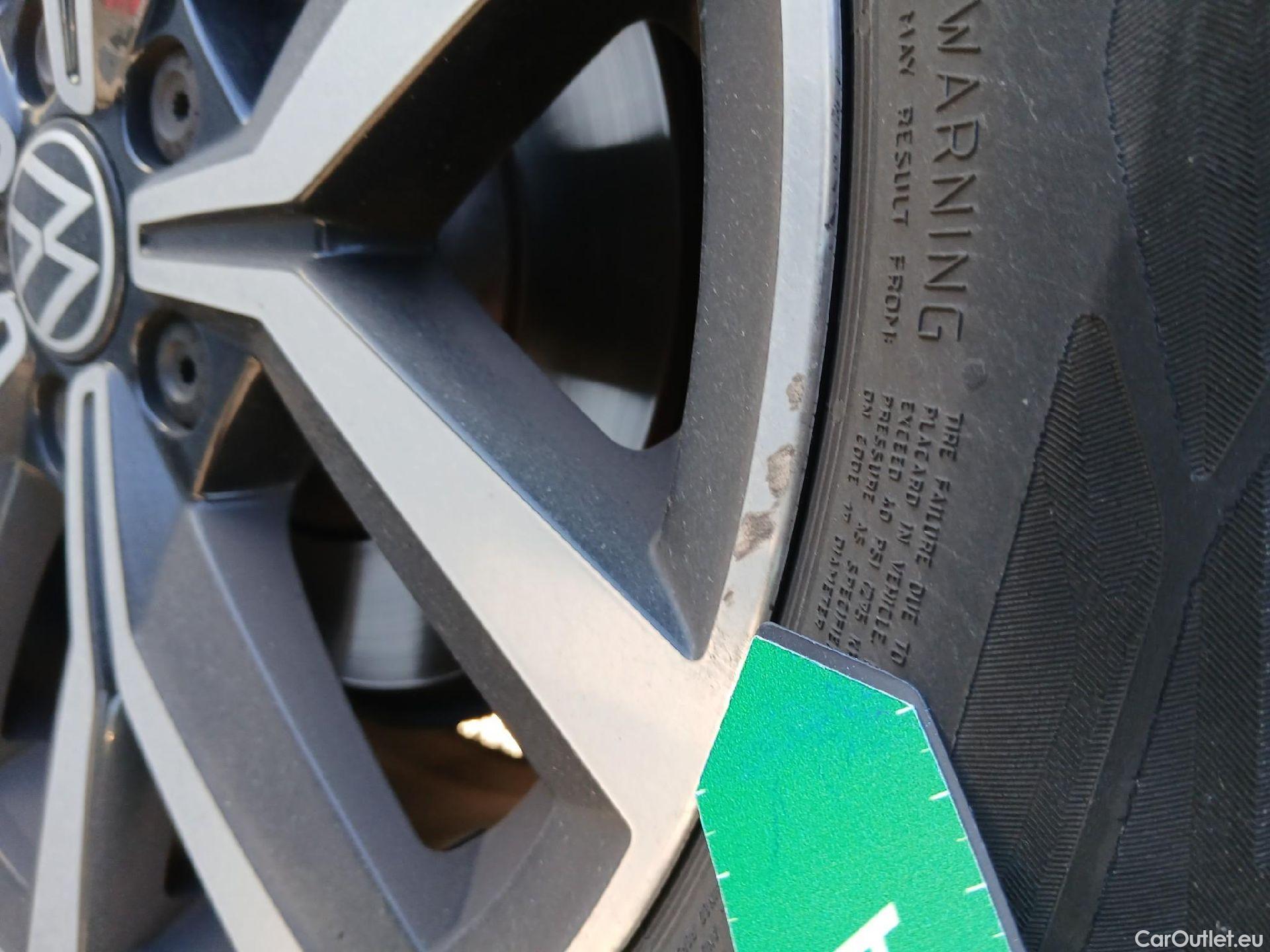  Volkswagen  Passat VOLKSWAGEN  / 2019 / 5P / familiar Variant Executive 2.0 TDI 110kW DSG #24