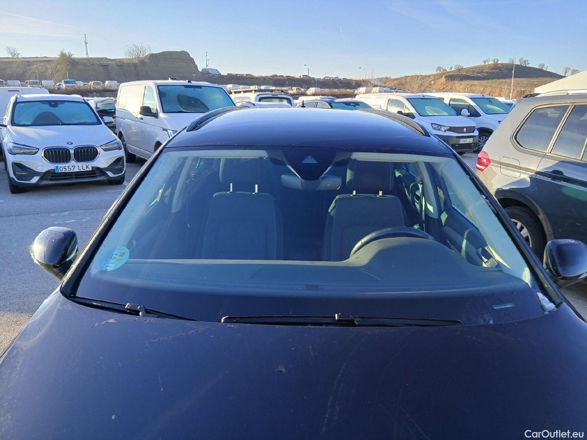  Volkswagen  Passat VOLKSWAGEN  / 2019 / 5P / familiar Variant Executive 2.0 TDI 110kW DSG #2