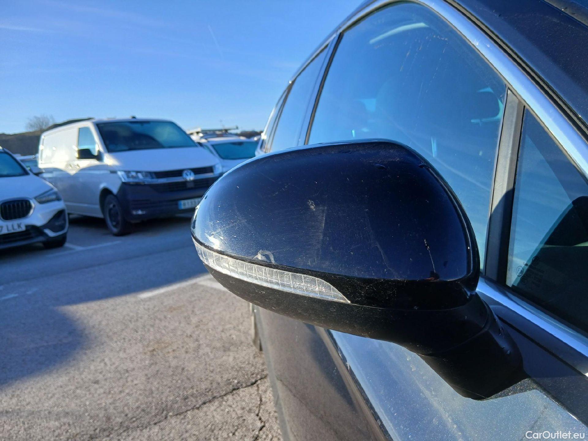  Volkswagen  Passat VOLKSWAGEN  / 2019 / 5P / familiar Variant Executive 2.0 TDI 110kW DSG #50