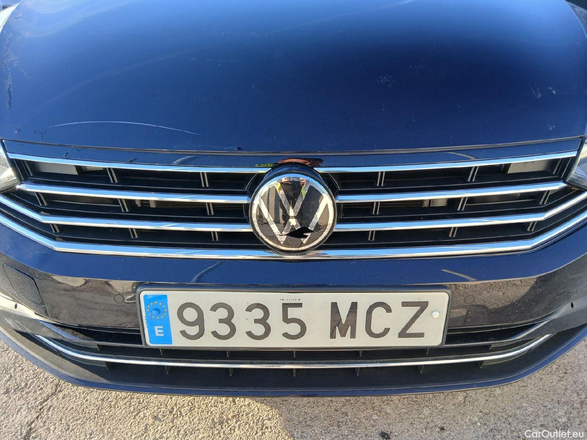  Volkswagen  Passat VOLKSWAGEN  / 2019 / 5P / familiar Variant Executive 2.0 TDI 110kW DSG #8