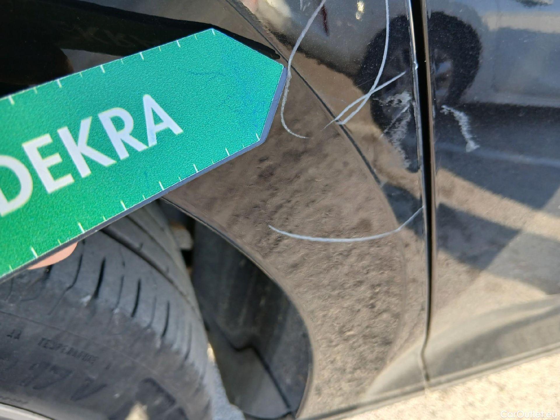  Volkswagen  Passat VOLKSWAGEN  / 2019 / 5P / familiar Variant Executive 2.0 TDI 110kW DSG #37