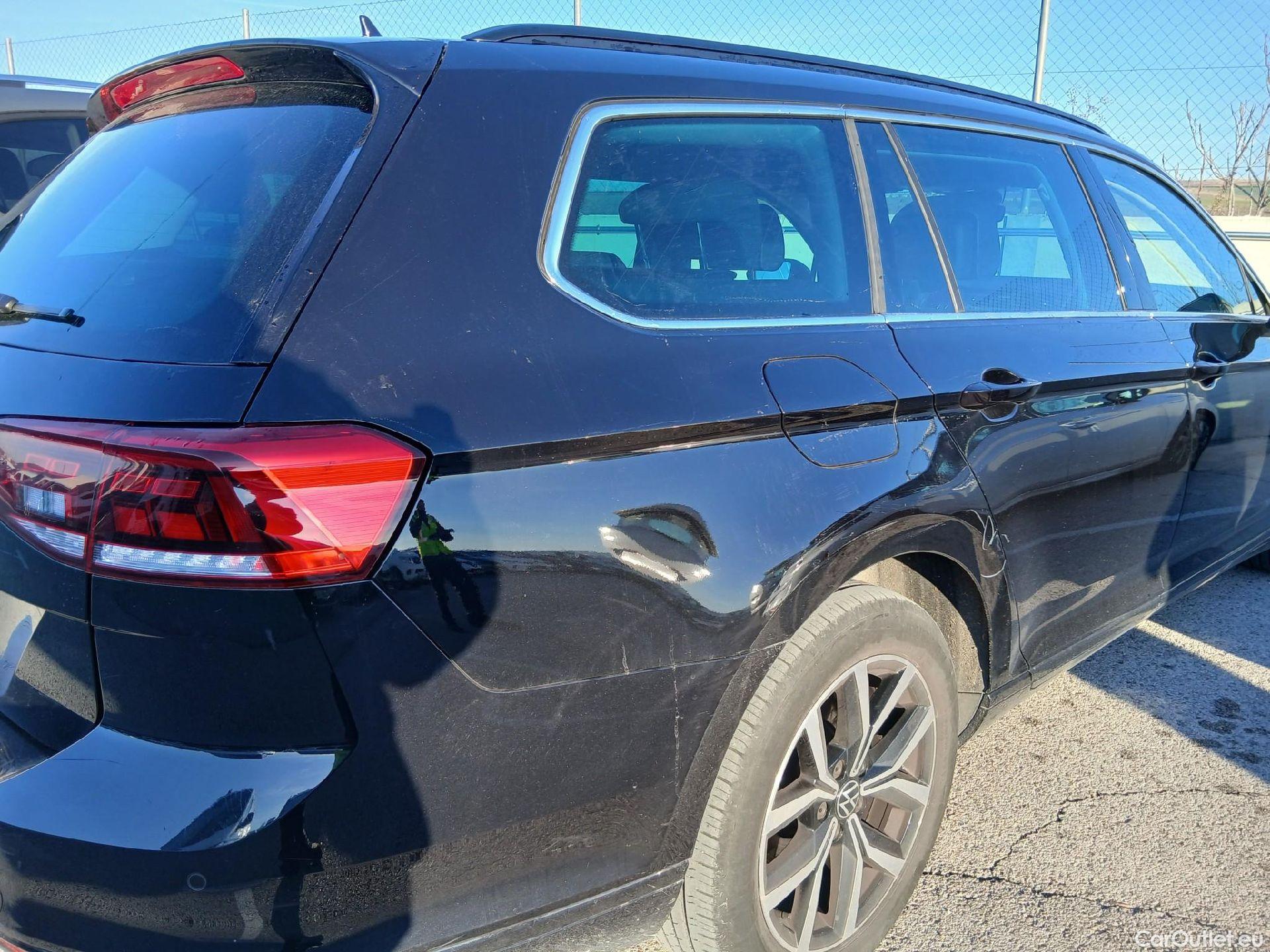  Volkswagen  Passat VOLKSWAGEN  / 2019 / 5P / familiar Variant Executive 2.0 TDI 110kW DSG #38