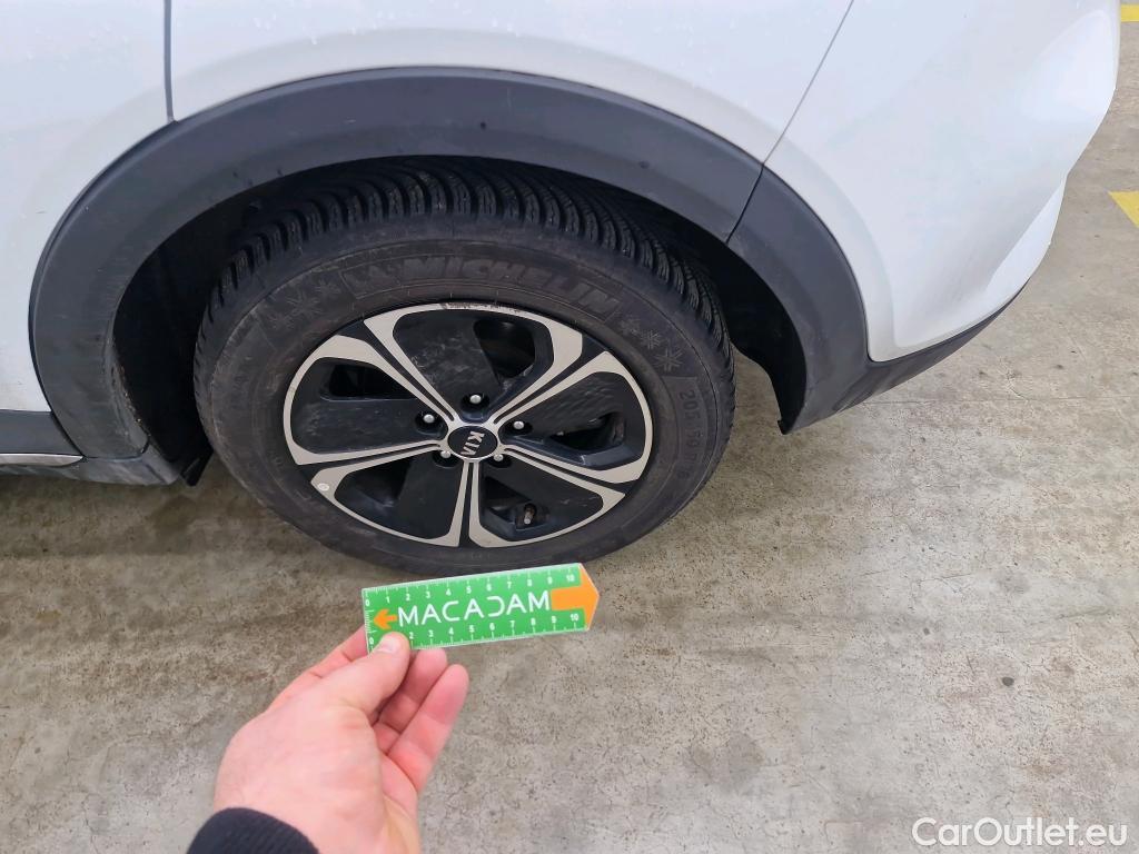  KIA  XCeed KIA  / 2019 / 5P / Crossover 1.6 GDI ISG ISG PHEV ACTIVE BUS DCT6 #10