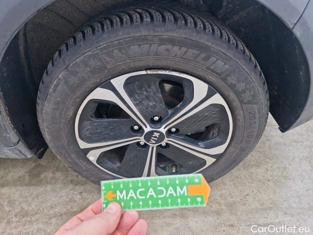  KIA  XCeed KIA  / 2019 / 5P / Crossover 1.6 GDI ISG ISG PHEV ACTIVE BUS DCT6 #9