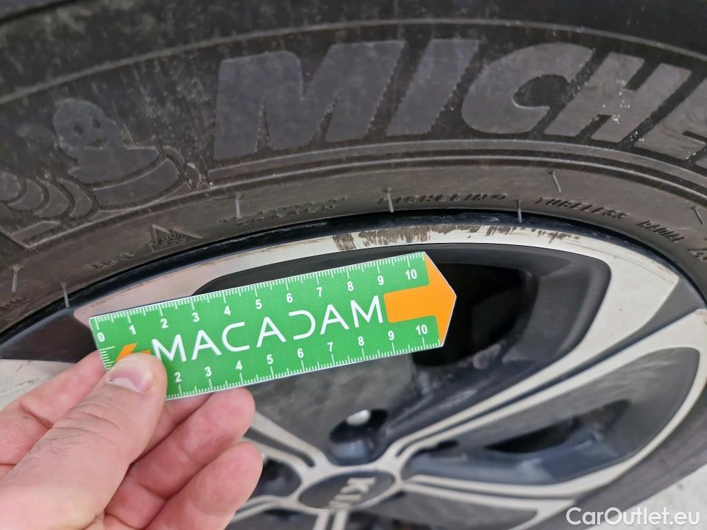  KIA  XCeed KIA  / 2019 / 5P / Crossover 1.6 GDI ISG ISG PHEV ACTIVE BUS DCT6 #8