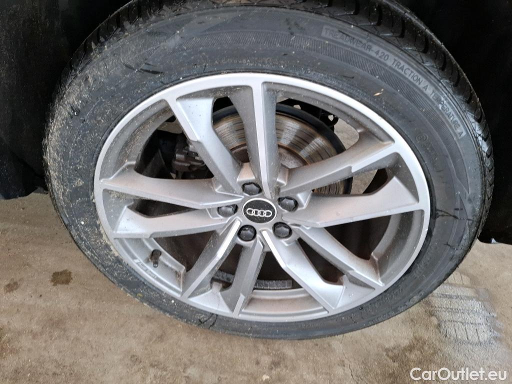  Audi  Q3 AUDI  / 2018 / 5P / SUV 35 TFSI 150 MHEV S TRONIC S EDITION(SL) #9