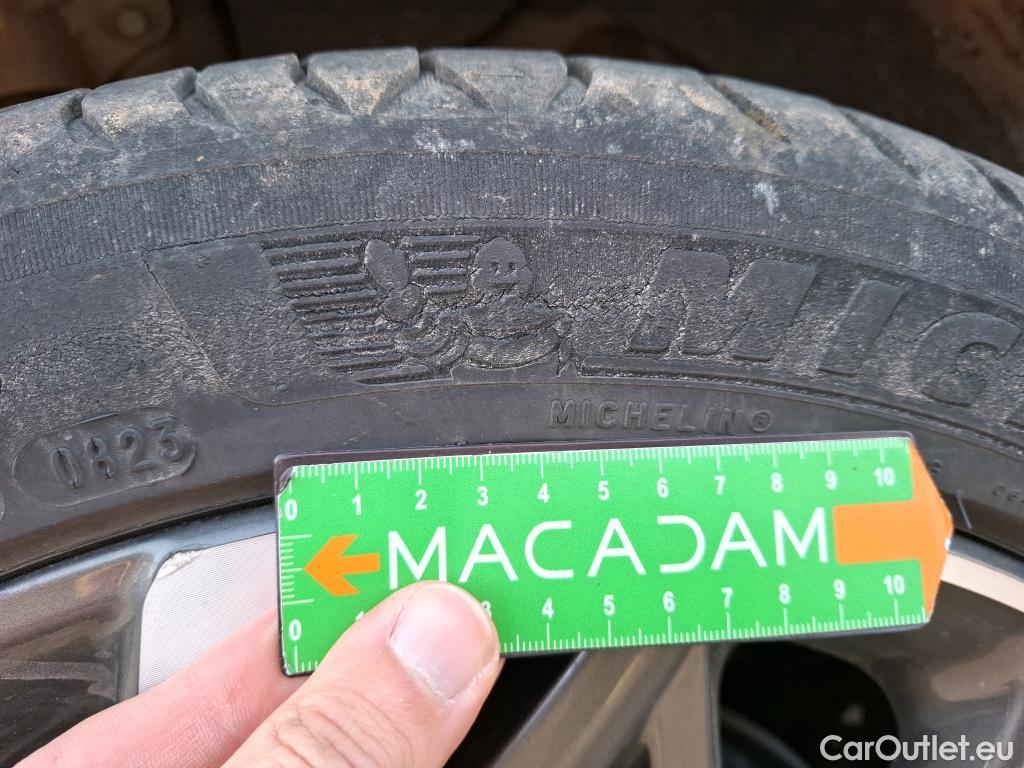  Hyundai  Konna HYUNDAI Kona / 2020 / 5P / SUV 1.6 HYBRID 141 EXECUTIVE HEV #8