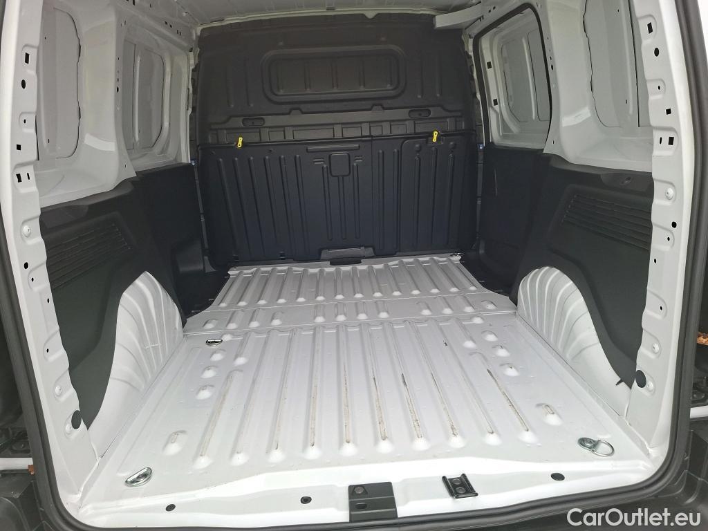  Citroen  Berlingo CITROEN  VU 4p Fourgonnette M 650kg BlueHDi 100 SandS BVM Driver #2