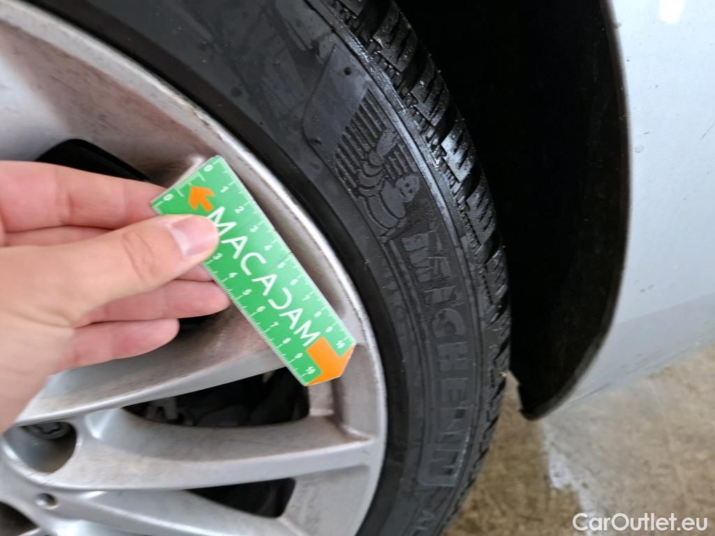  Bmw  Serie 1 BMW Série 1 / 2019 / 5P / Berline 1.5 118I DKG7 Luxury #16