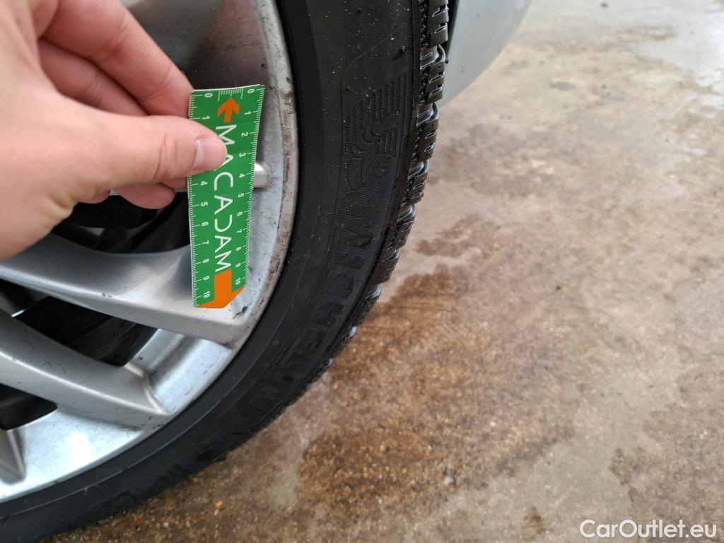  Bmw  Serie 1 BMW Série 1 / 2019 / 5P / Berline 1.5 118I DKG7 Luxury #25