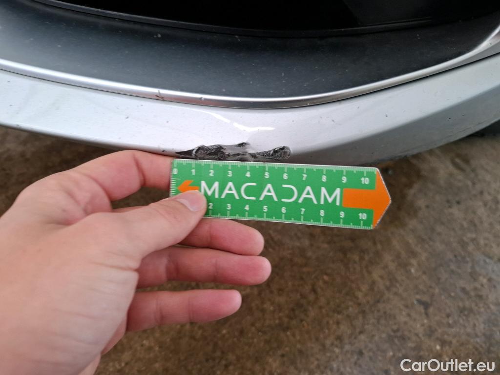  Bmw  Serie 1 BMW Série 1 / 2019 / 5P / Berline 1.5 118I DKG7 Luxury #4