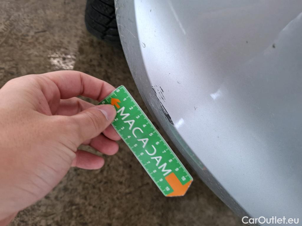  Bmw  Serie 1 BMW Série 1 / 2019 / 5P / Berline 1.5 118I DKG7 Luxury #8