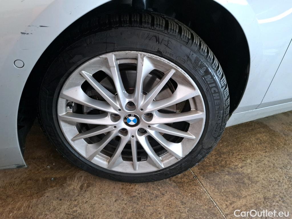  Bmw  Serie 1 BMW Série 1 / 2019 / 5P / Berline 1.5 118I DKG7 Luxury #9