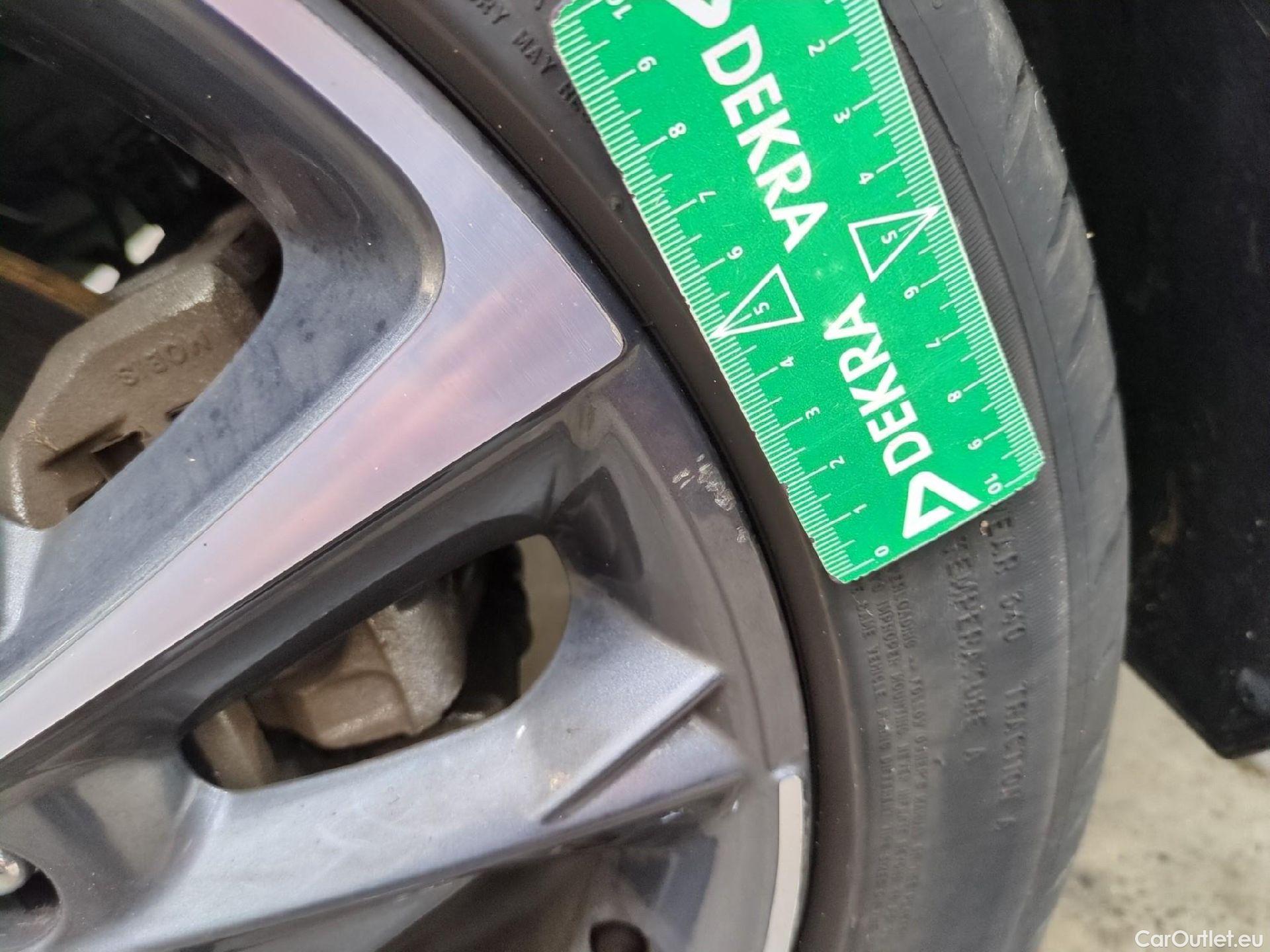  Hyundai  i30 HYUNDAI  Sport Wagon / 2020 / 5P / Break 1.0 T-GDI 120 DCT-7 MHEV CREATIVE SW #23