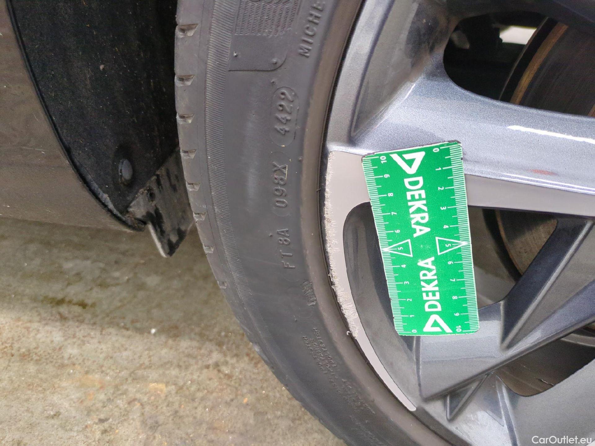  Hyundai  i30 HYUNDAI  Sport Wagon / 2020 / 5P / Break 1.0 T-GDI 120 DCT-7 MHEV CREATIVE SW #22