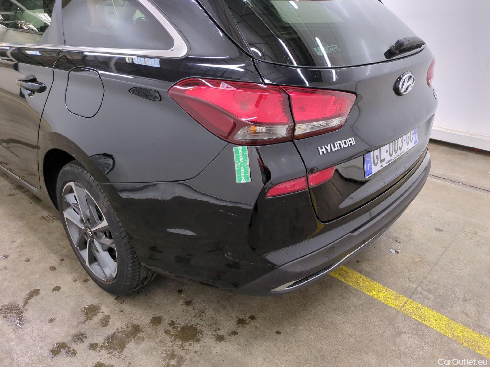  Hyundai  i30 HYUNDAI  Sport Wagon / 2020 / 5P / Break 1.0 T-GDI 120 DCT-7 MHEV CREATIVE SW #24