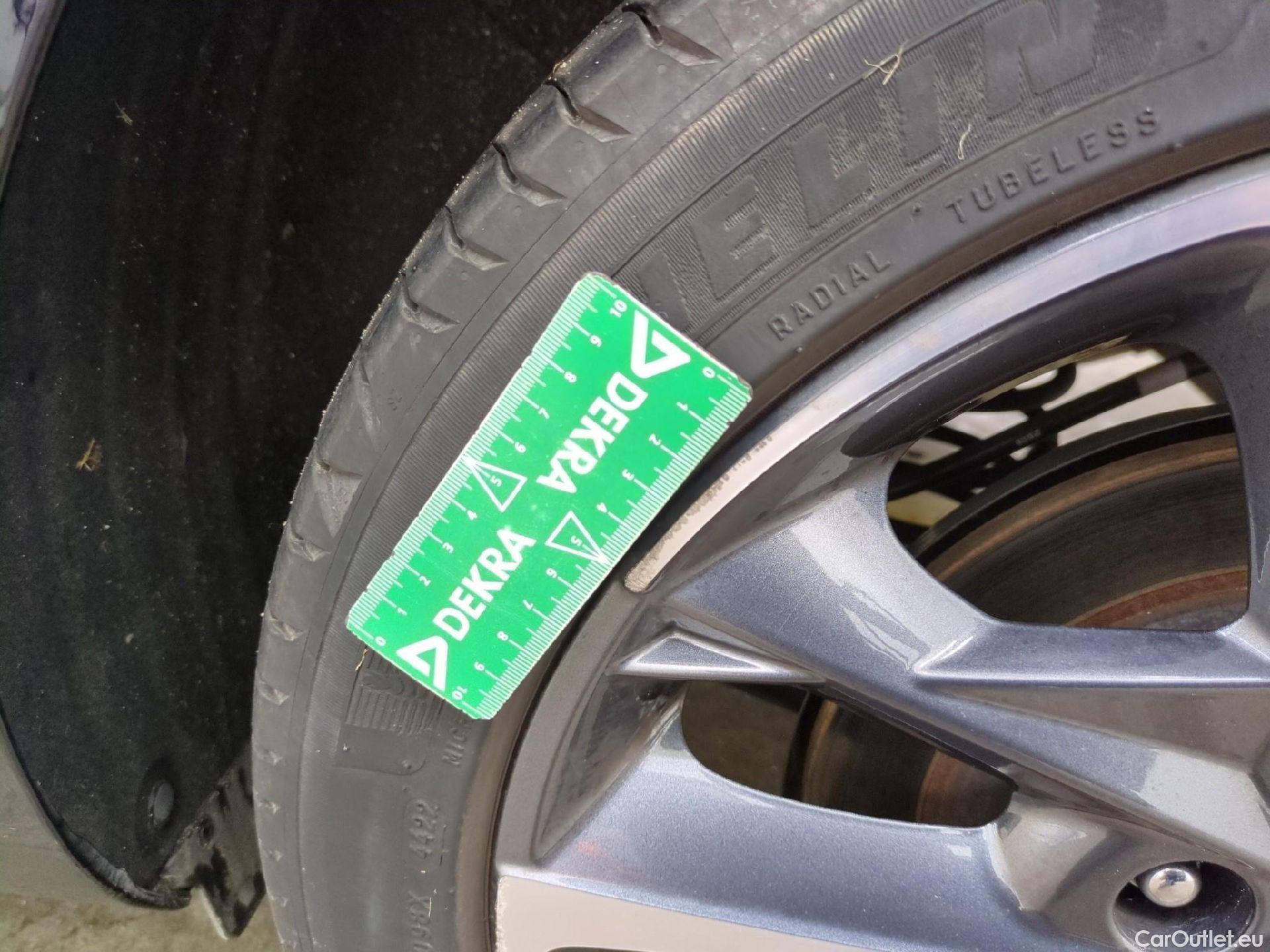  Hyundai  i30 HYUNDAI  Sport Wagon / 2020 / 5P / Break 1.0 T-GDI 120 DCT-7 MHEV CREATIVE SW #20