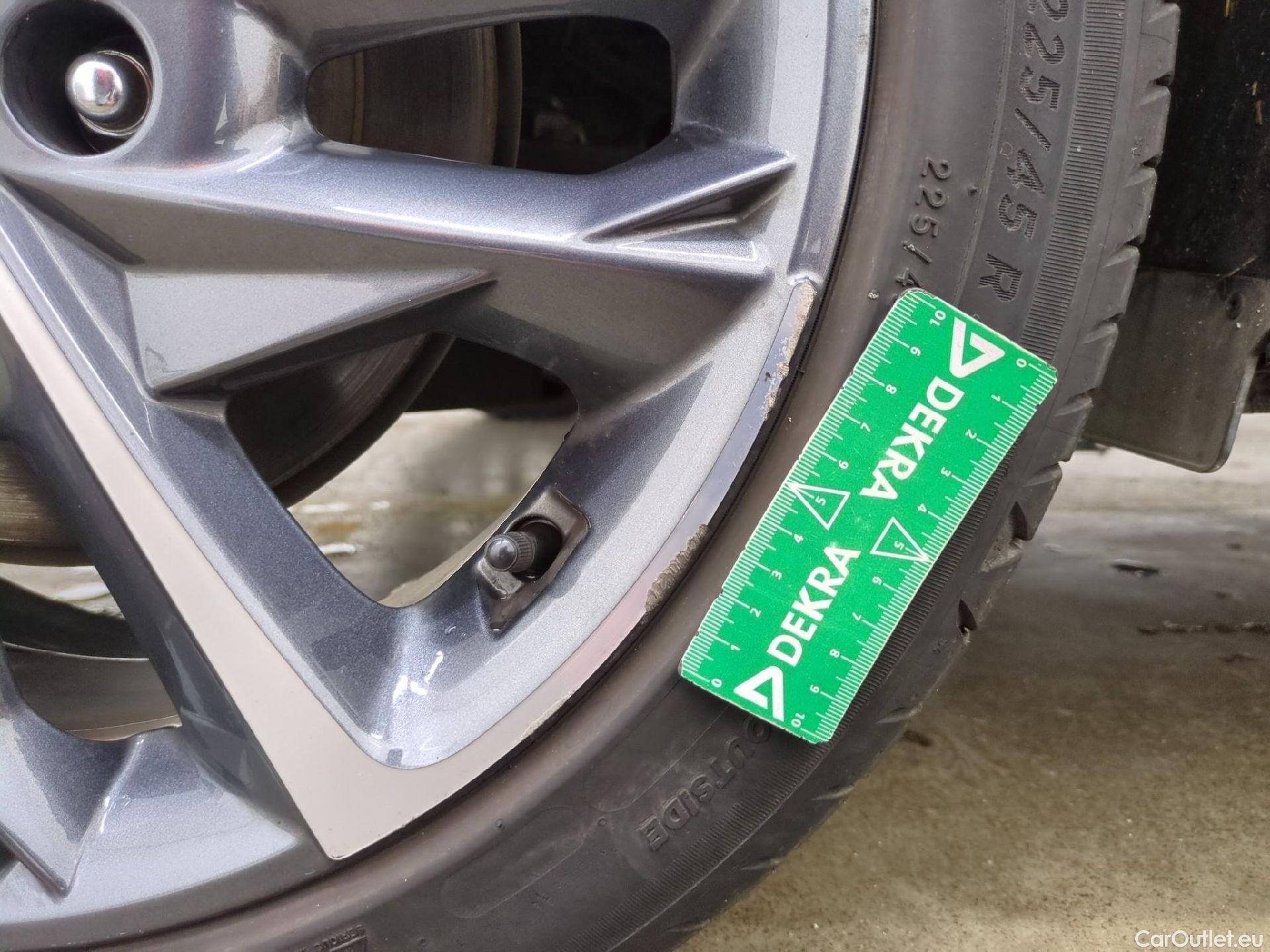  Hyundai  i30 HYUNDAI  Sport Wagon / 2020 / 5P / Break 1.0 T-GDI 120 DCT-7 MHEV CREATIVE SW #39