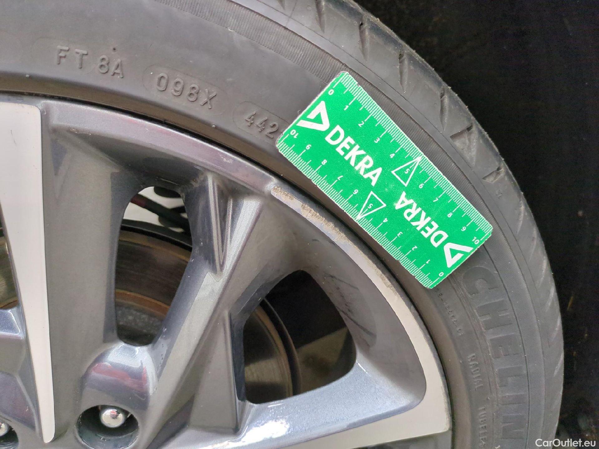  Hyundai  i30 HYUNDAI  Sport Wagon / 2020 / 5P / Break 1.0 T-GDI 120 DCT-7 MHEV CREATIVE SW #35