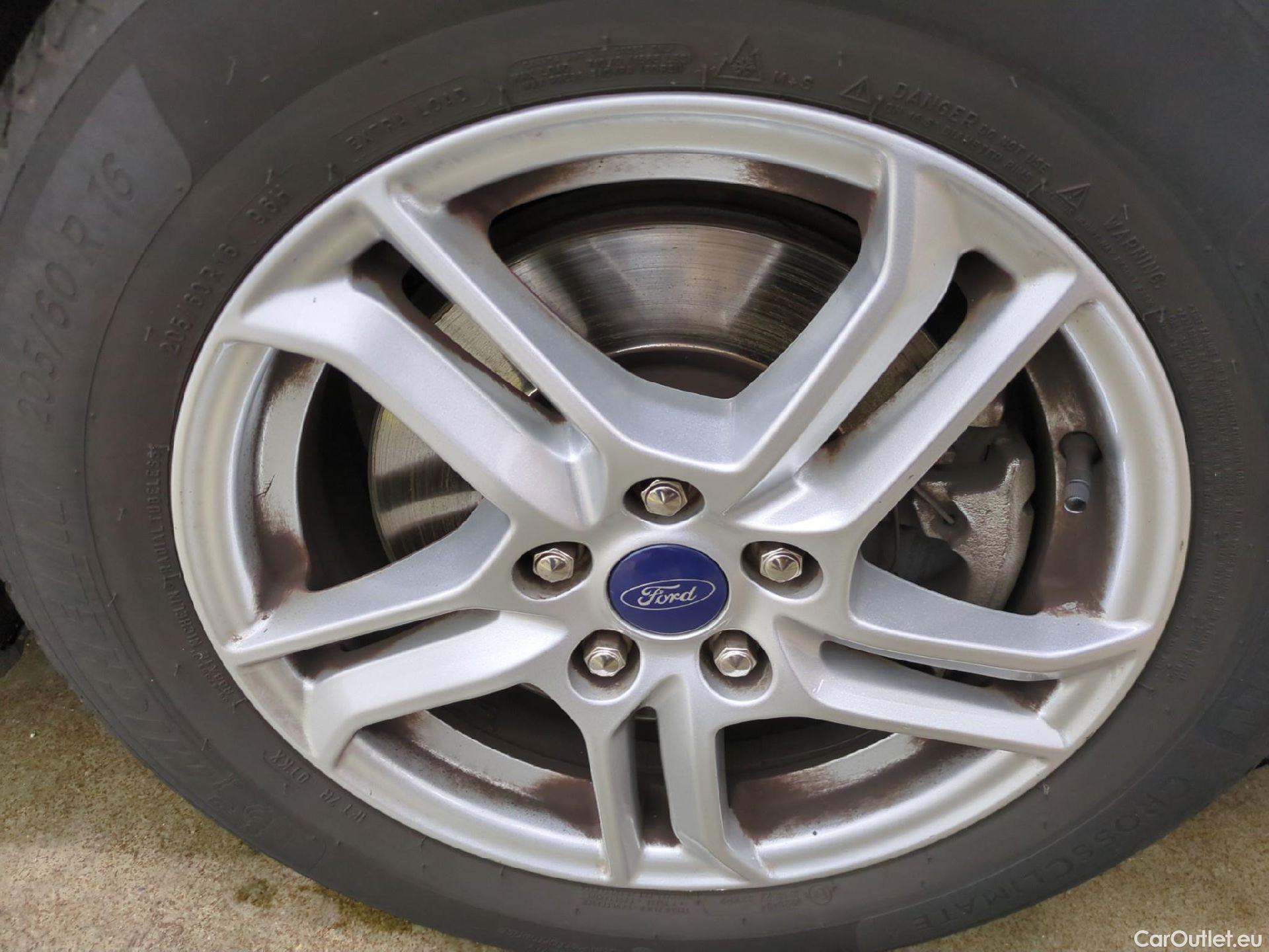  Ford  Focus FORD  SW / 2018 / 5P / Break SW - 1.5 EcoBlue 120 Trend Business #4