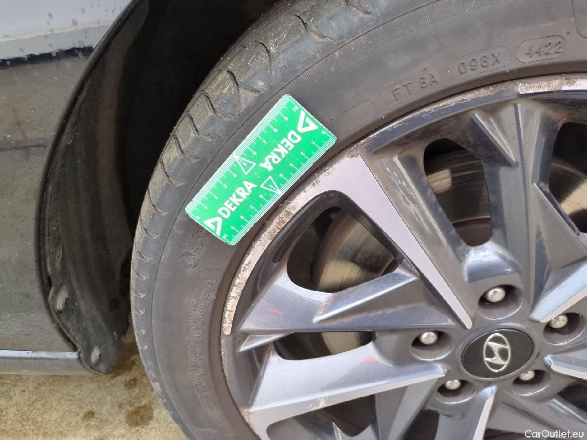  Hyundai  i30 HYUNDAI  Sport Wagon / 2020 / 5P / Break 1.0 T-GDI 120 DCT-7 MHEV CREATIVE SW #43