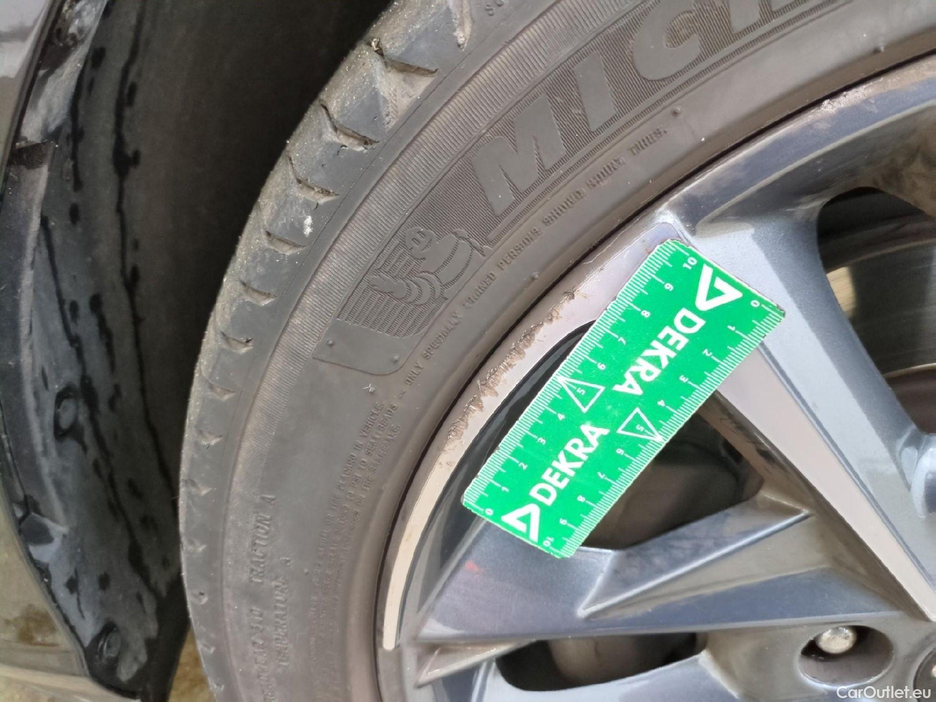  Hyundai  i30 HYUNDAI  Sport Wagon / 2020 / 5P / Break 1.0 T-GDI 120 DCT-7 MHEV CREATIVE SW #13