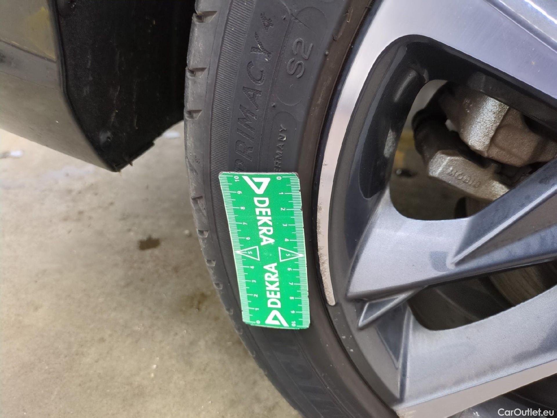  Hyundai  i30 HYUNDAI  Sport Wagon / 2020 / 5P / Break 1.0 T-GDI 120 DCT-7 MHEV CREATIVE SW #38