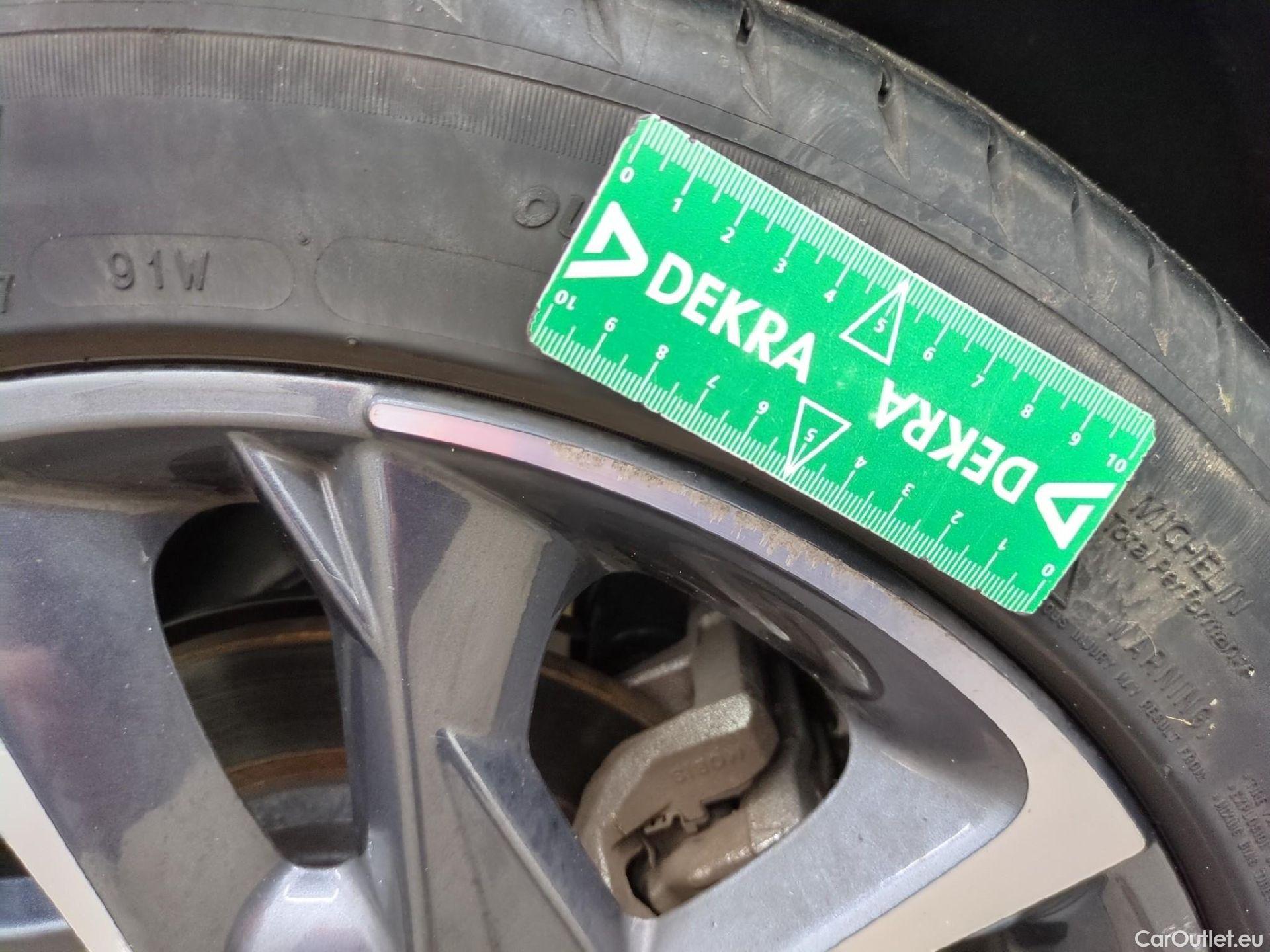  Hyundai  i30 HYUNDAI  Sport Wagon / 2020 / 5P / Break 1.0 T-GDI 120 DCT-7 MHEV CREATIVE SW #19