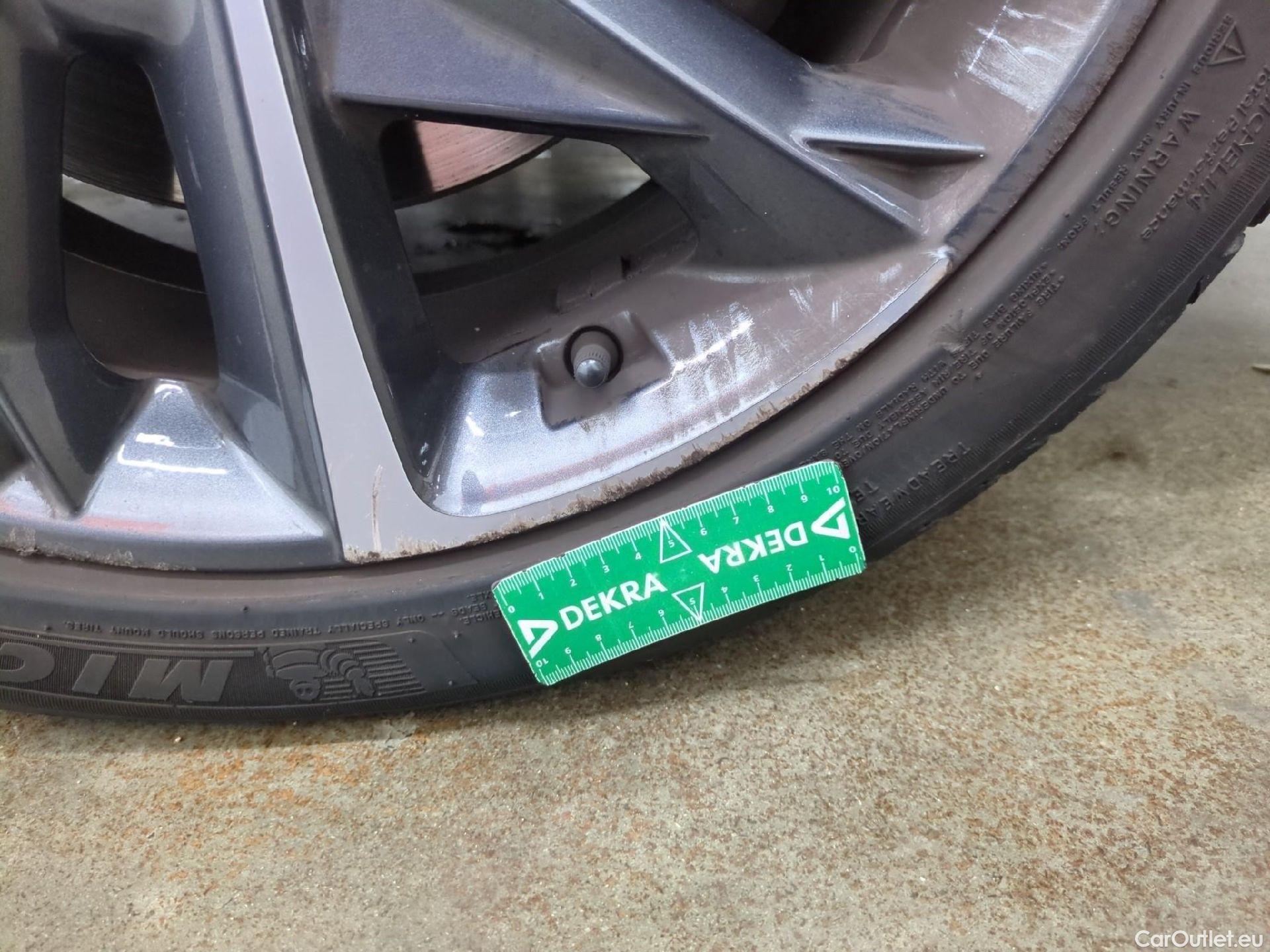  Hyundai  i30 HYUNDAI  Sport Wagon / 2020 / 5P / Break 1.0 T-GDI 120 DCT-7 MHEV CREATIVE SW #41