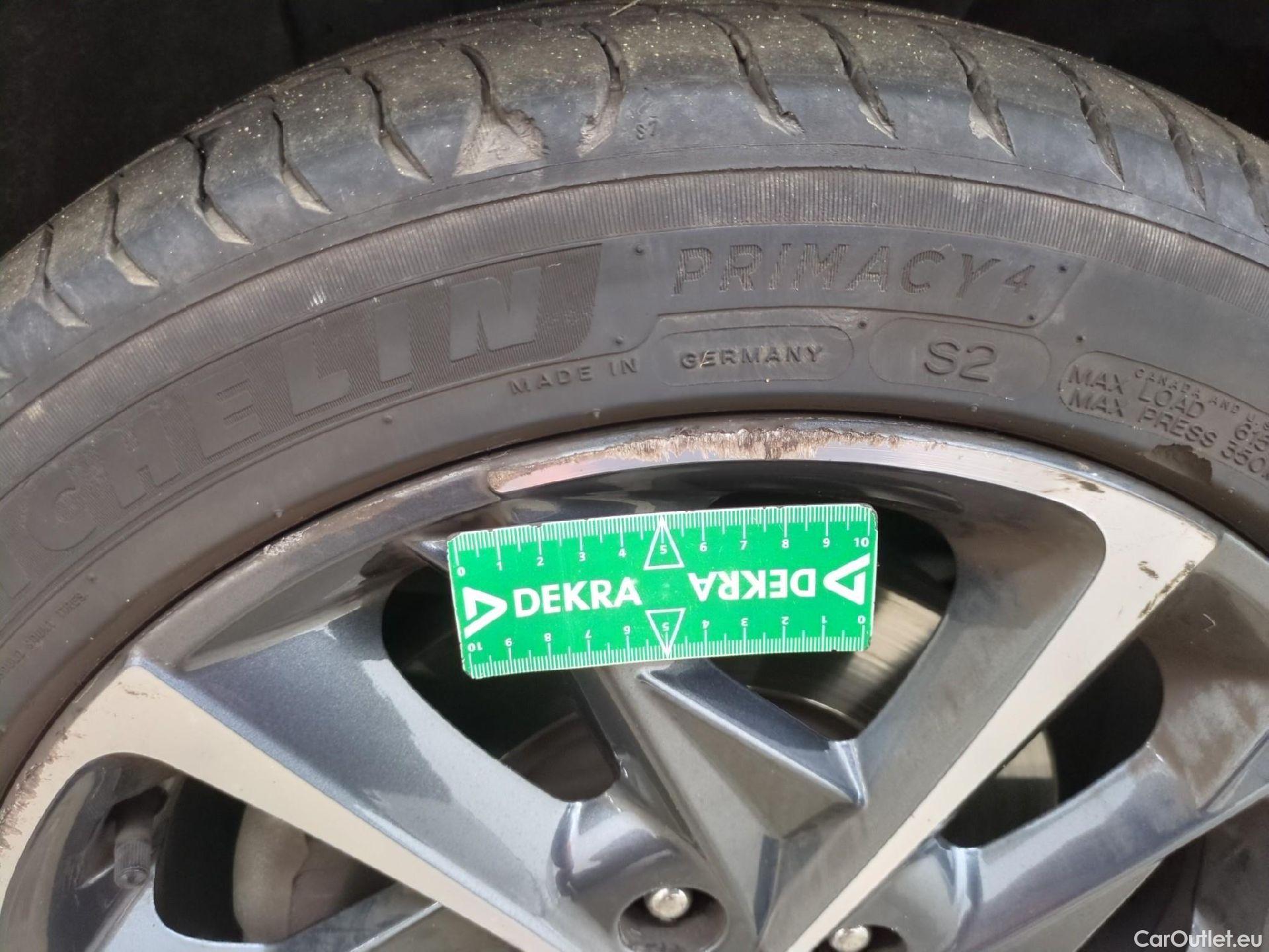  Hyundai  i30 HYUNDAI  Sport Wagon / 2020 / 5P / Break 1.0 T-GDI 120 DCT-7 MHEV CREATIVE SW #9