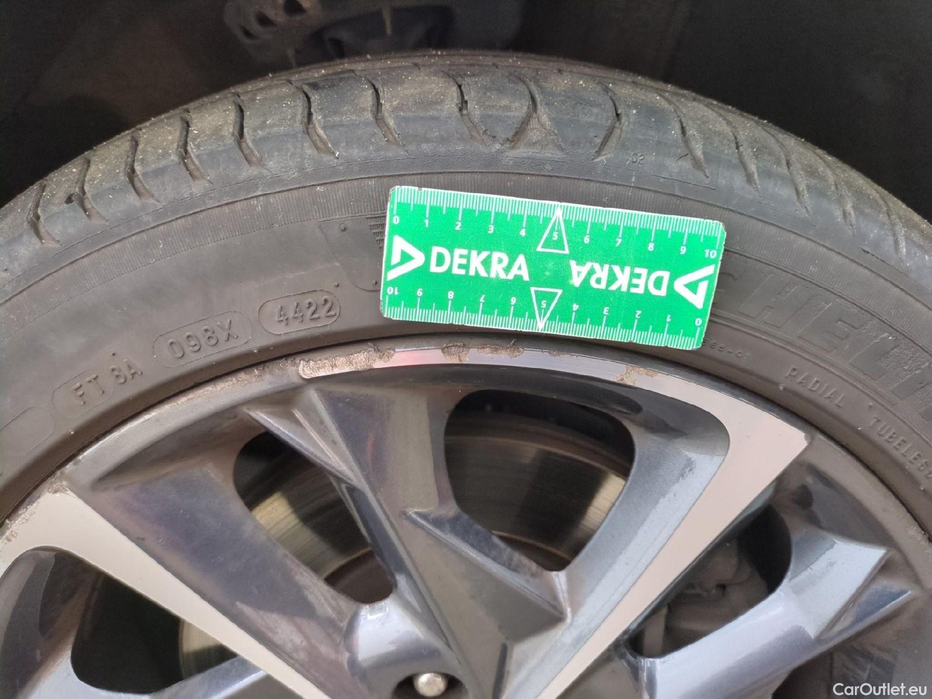  Hyundai  i30 HYUNDAI  Sport Wagon / 2020 / 5P / Break 1.0 T-GDI 120 DCT-7 MHEV CREATIVE SW #42