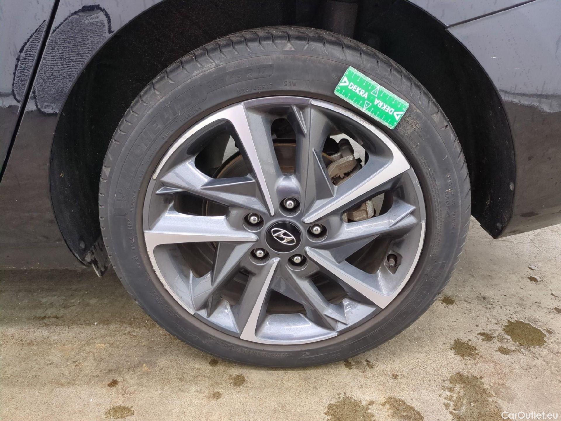  Hyundai  i30 HYUNDAI  Sport Wagon / 2020 / 5P / Break 1.0 T-GDI 120 DCT-7 MHEV CREATIVE SW #21