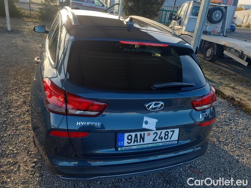  Hyundai  i30   cw (PD)(2017->)  kom.1.5TGDI FamilySmart AT #4