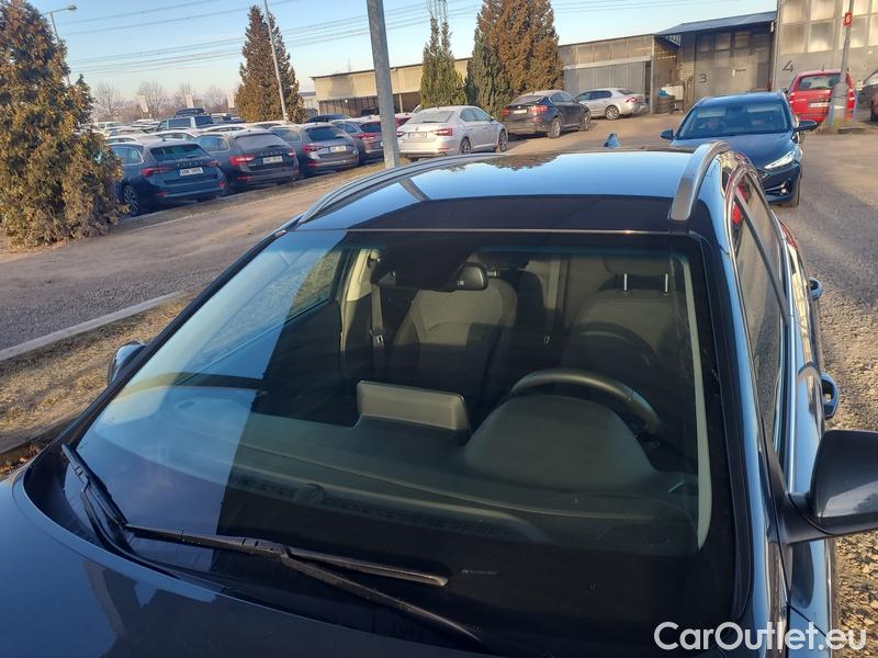  Hyundai  i30   cw (PD)(2017->)  kom.1.5TGDI FamilySmart AT #1